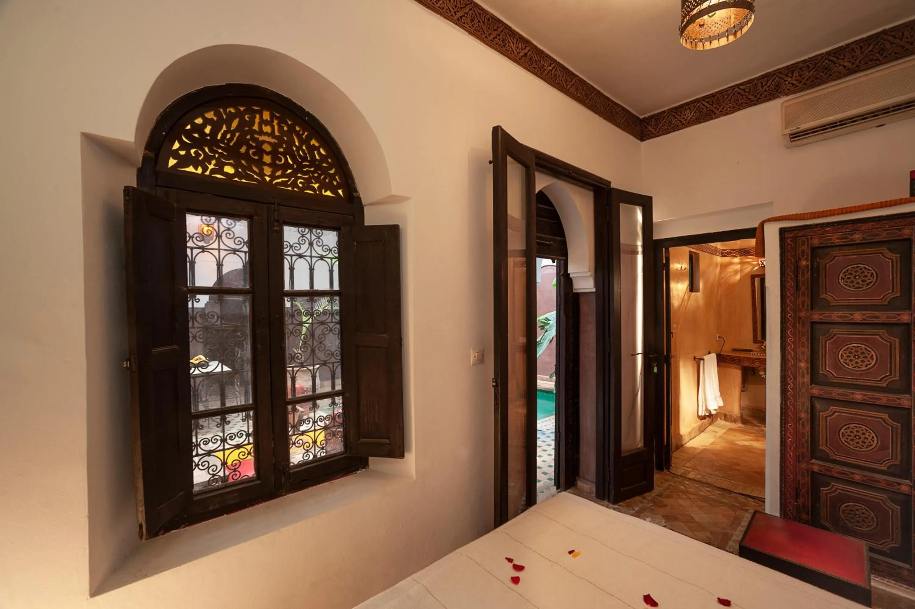 Bathroom in Riad Khabia & Spa