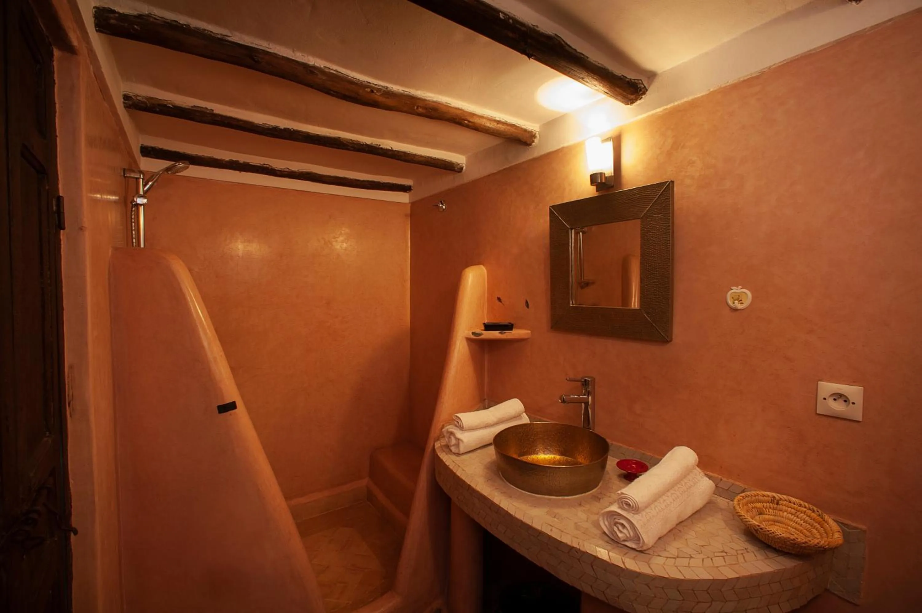 Bathroom in Riad Khabia & Spa
