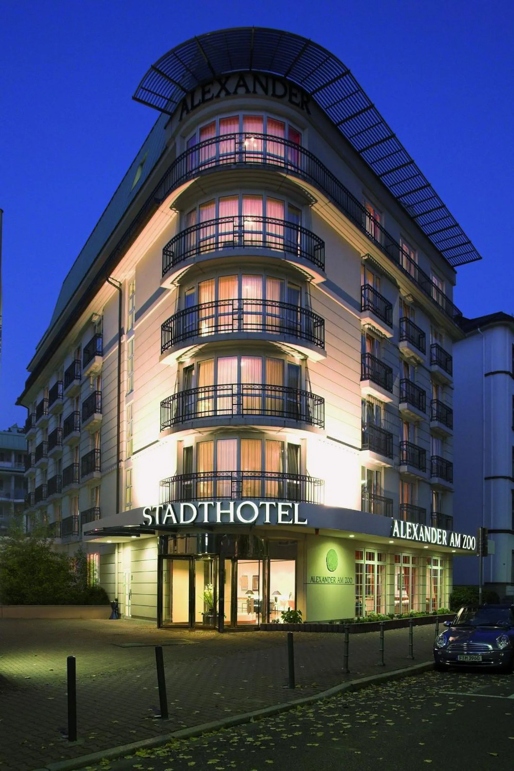 Property building in Alexander am Zoo