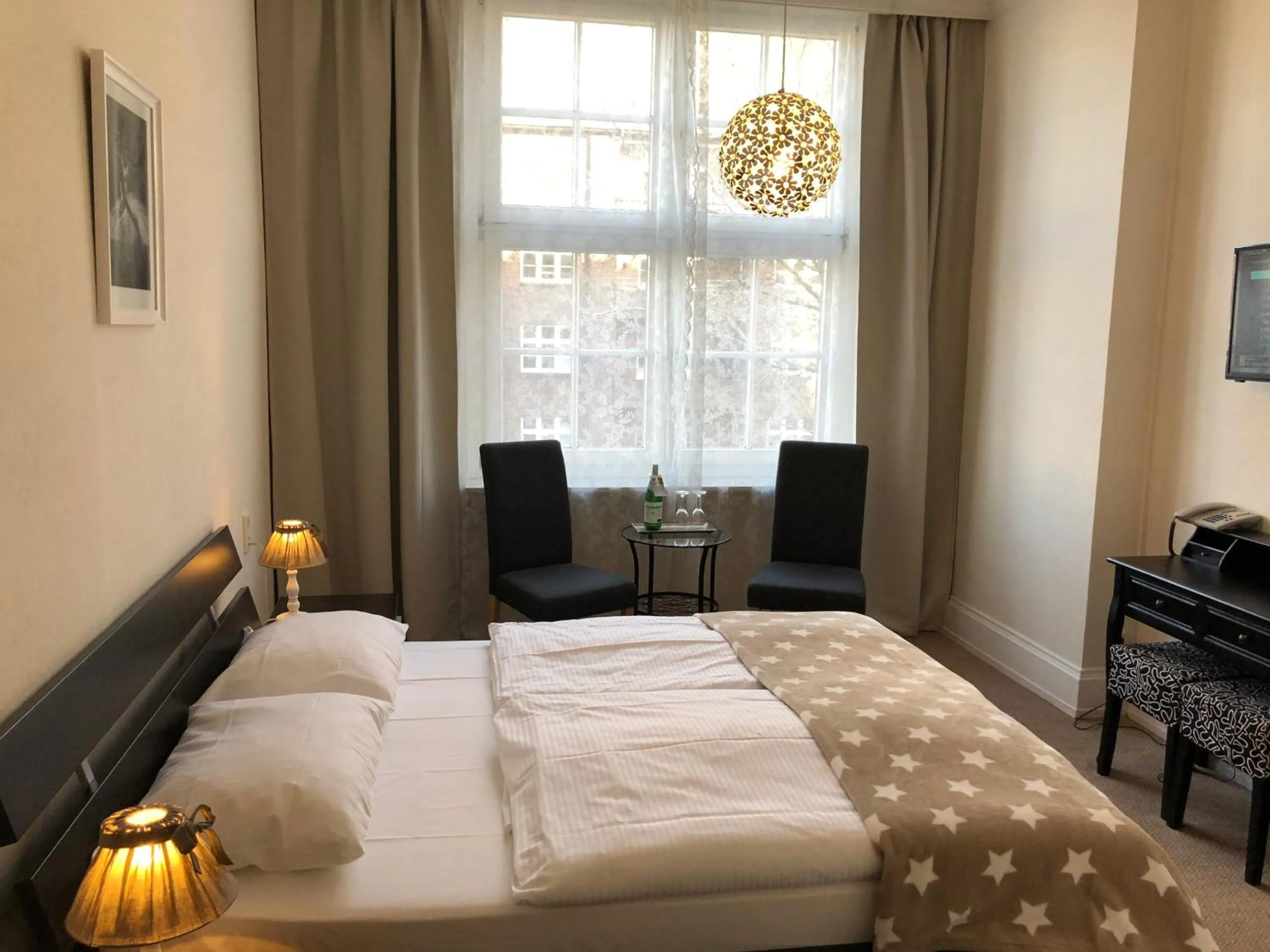 Bed in Hotel Fresena im Dammtorpalais