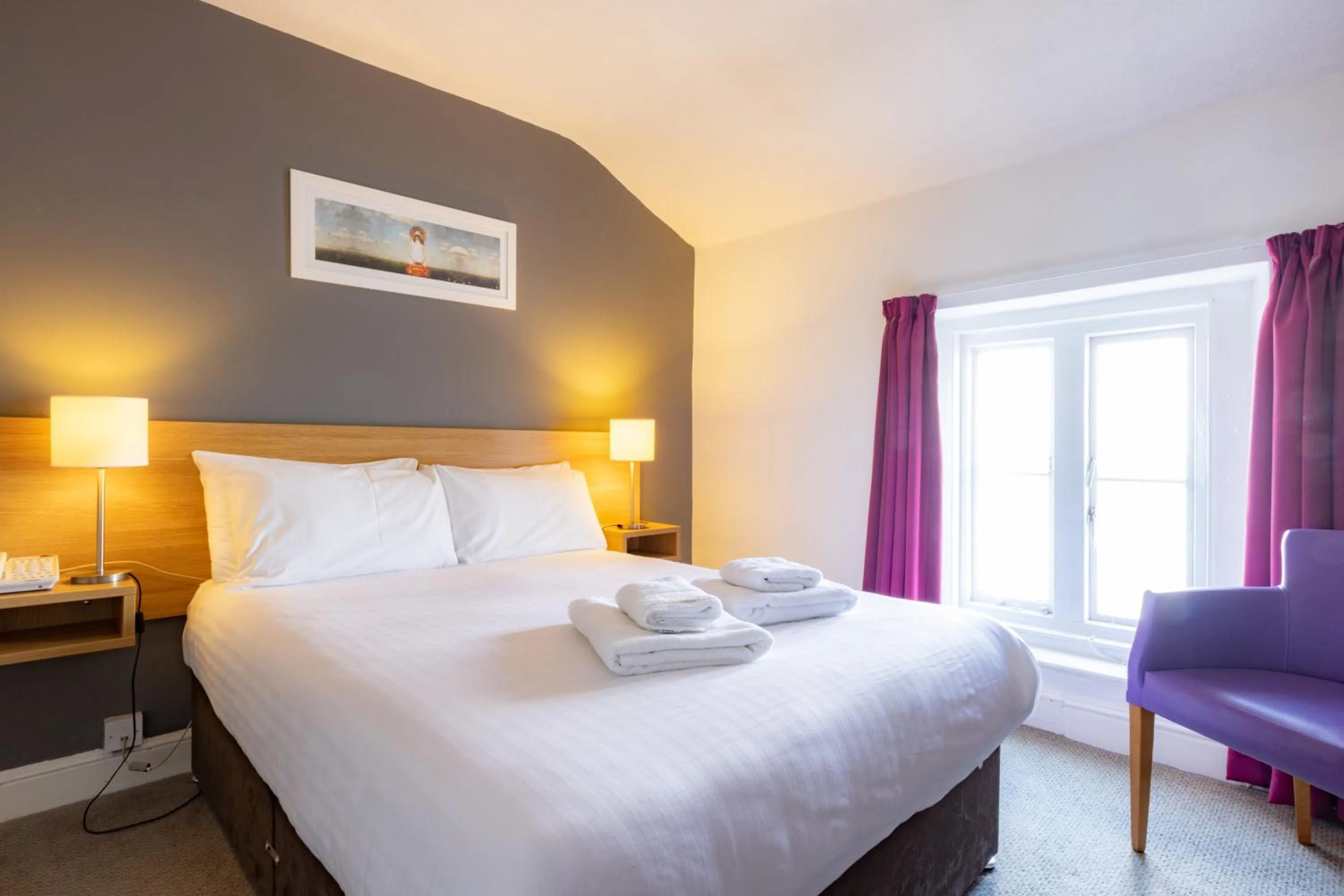 Bedroom, Bed in The Marine Hotel