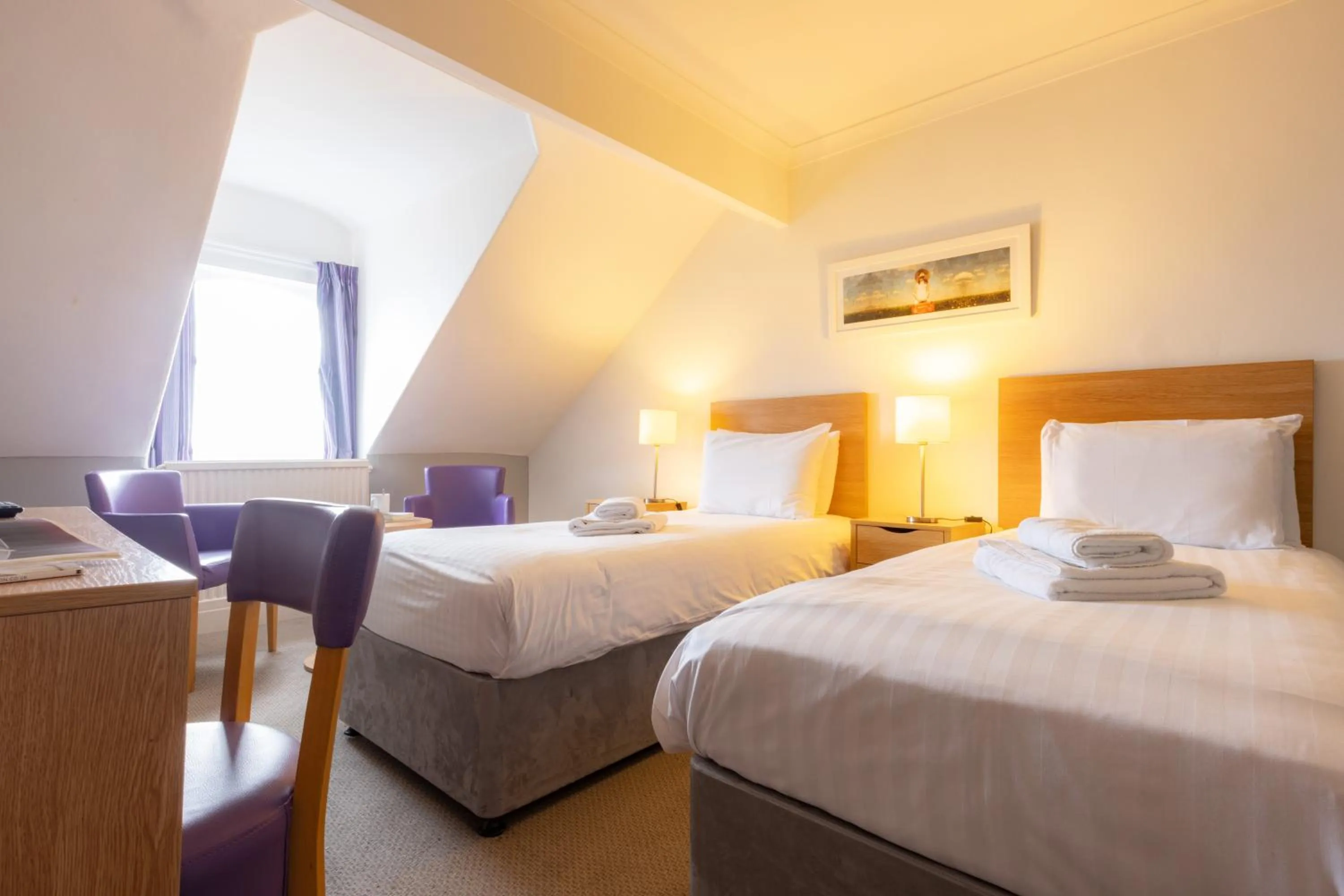 Bedroom, Bed in The Marine Hotel