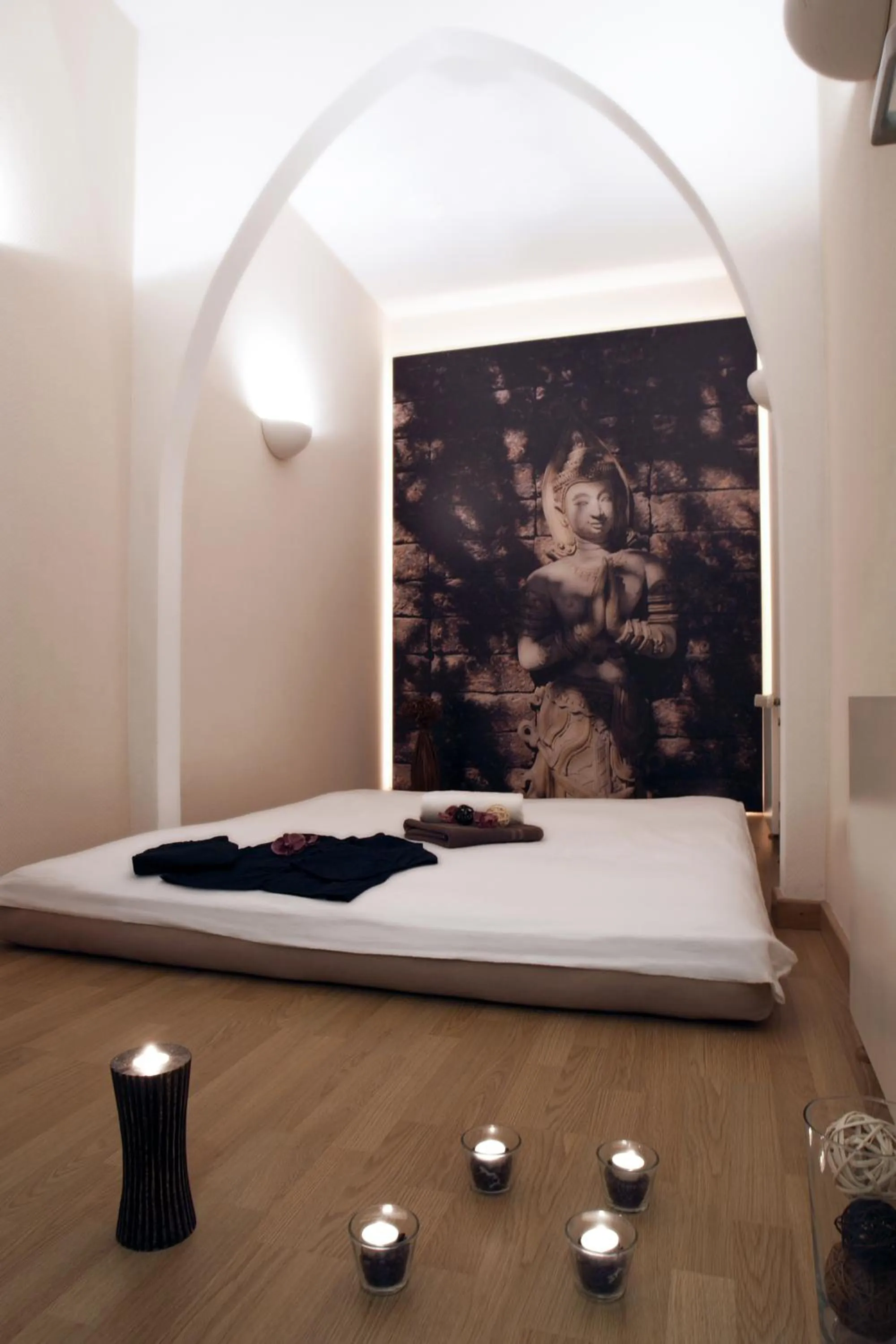 Massage, Bed in Cliff Hotel Rügen