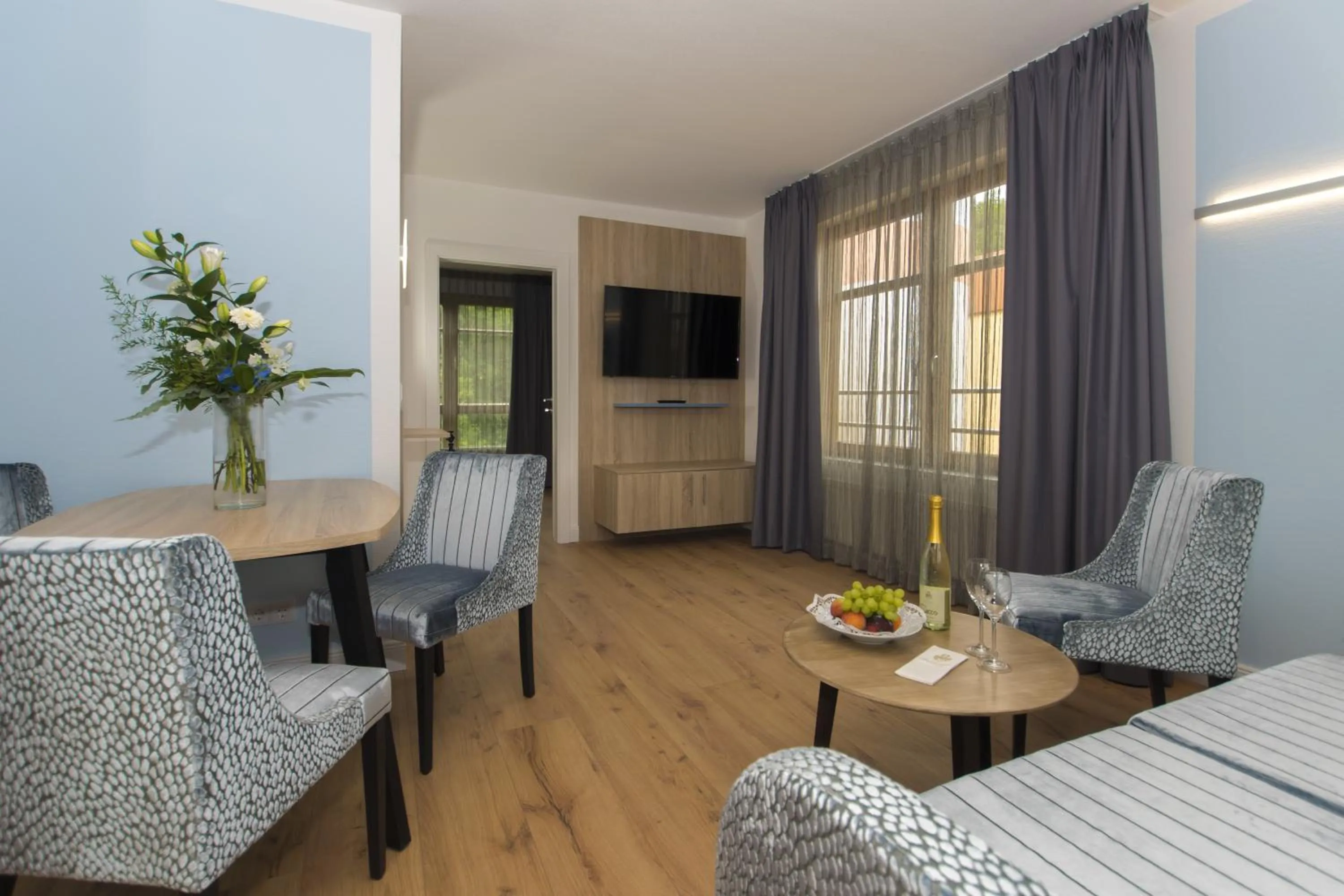 Living room, Bed in Cliff Hotel Rügen