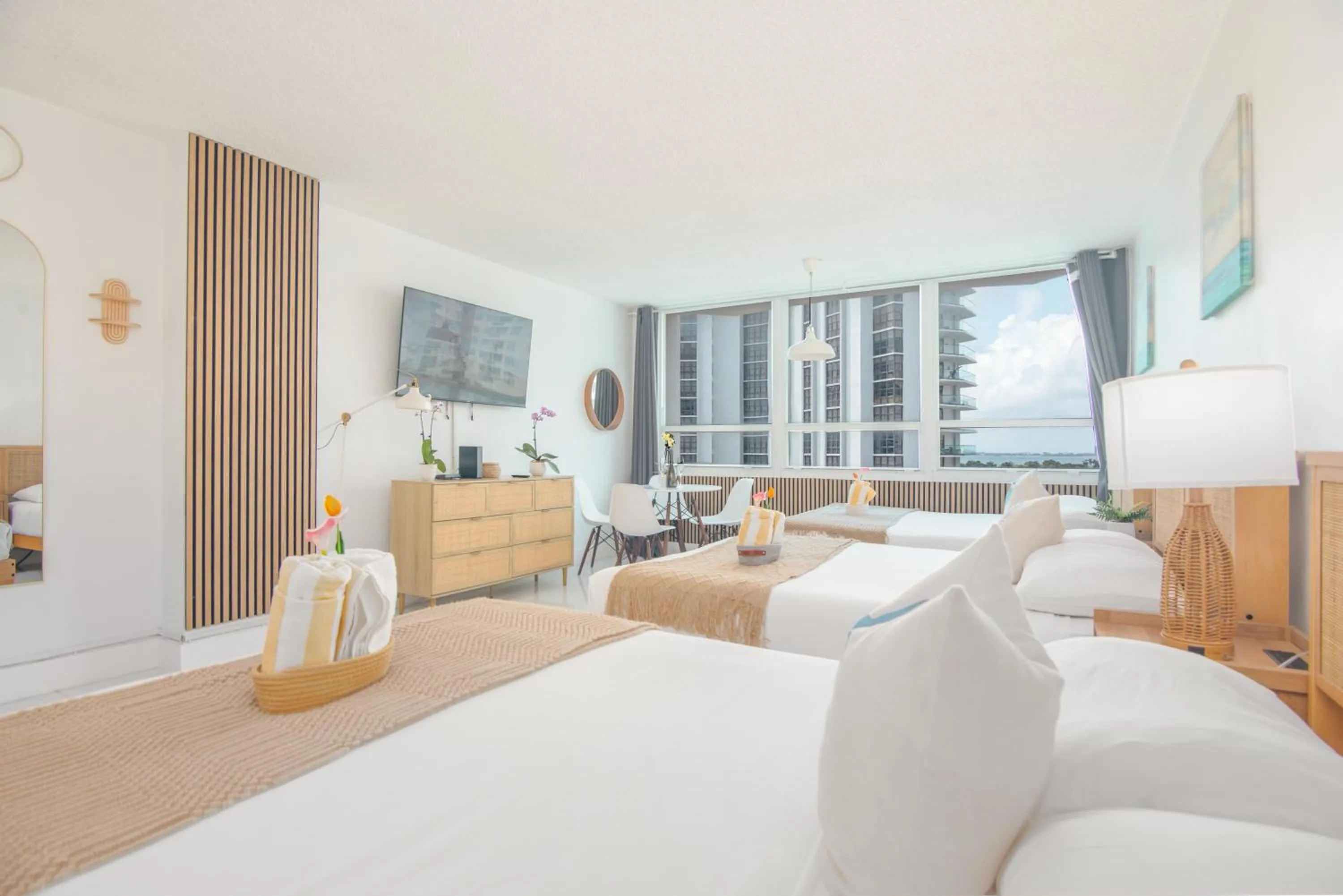 Bedroom, Bed in Girasole Apartments