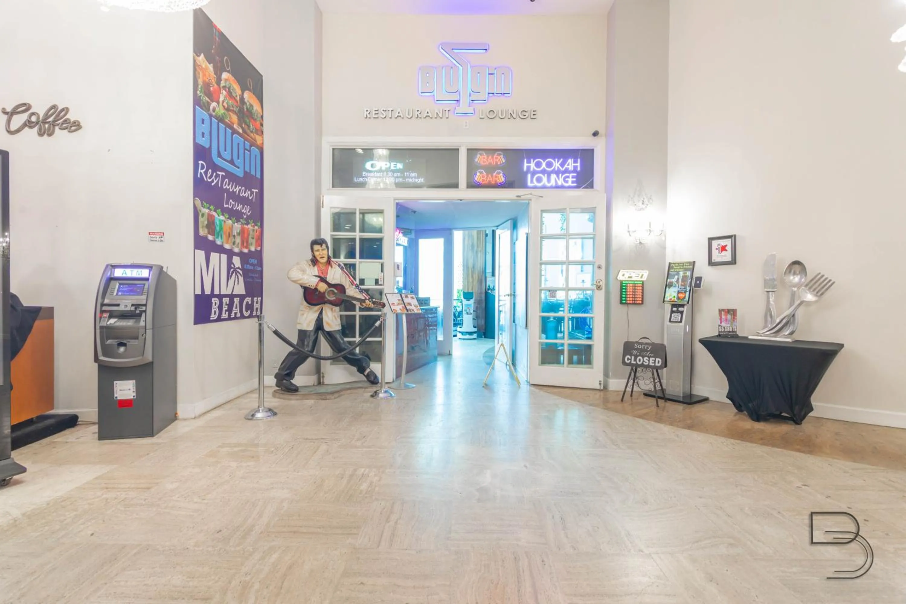 Restaurant/places to eat in Girasole Apartments