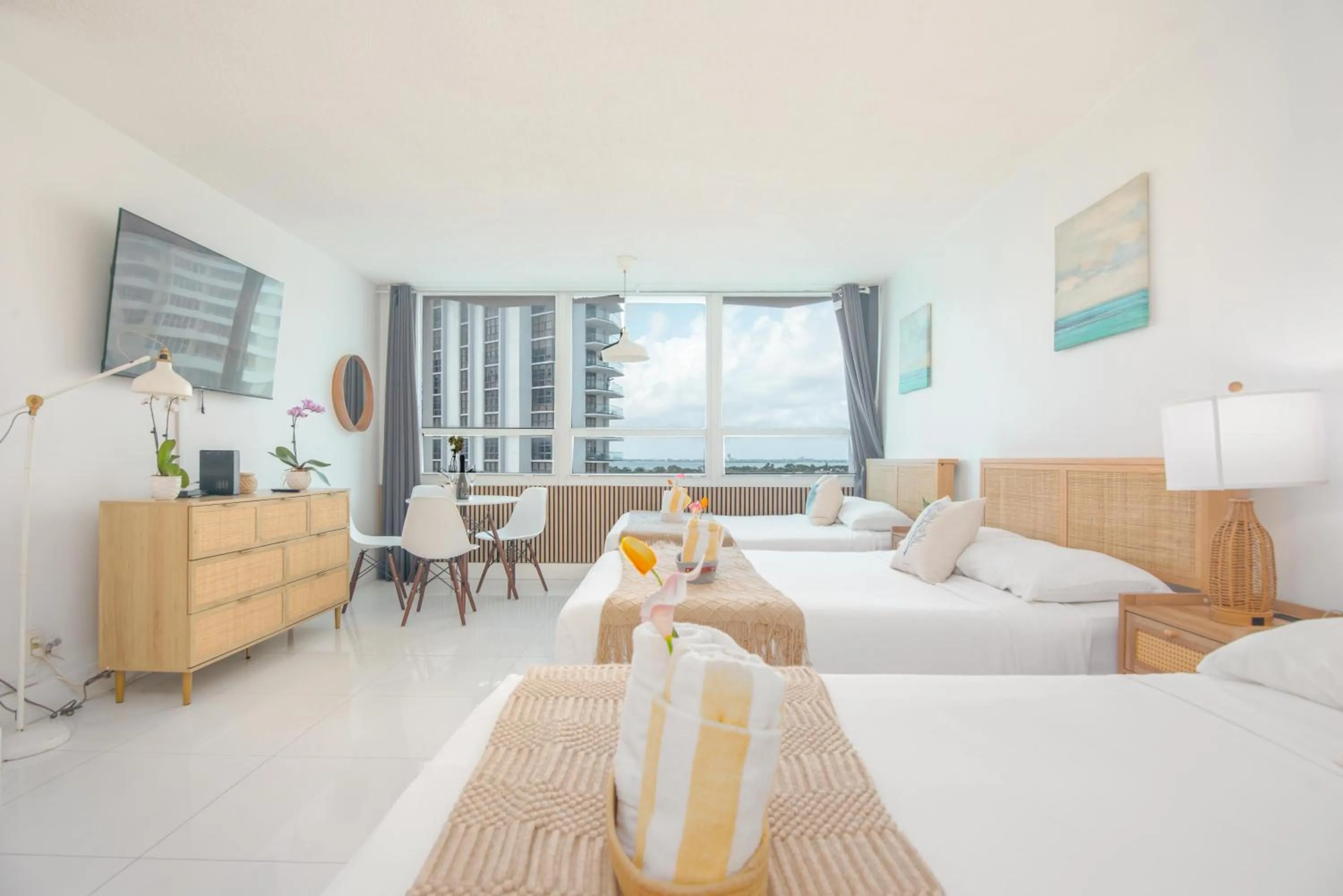 Bedroom, Bed in Girasole Apartments