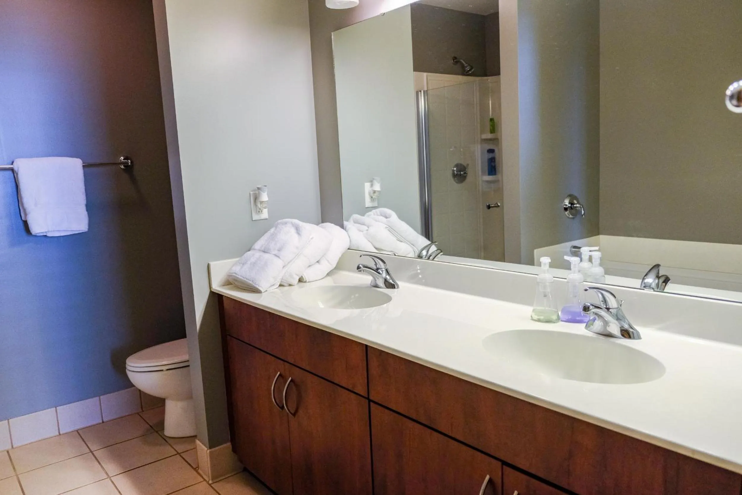 Georgia Street 4 Bedroom Condo Downtown!!