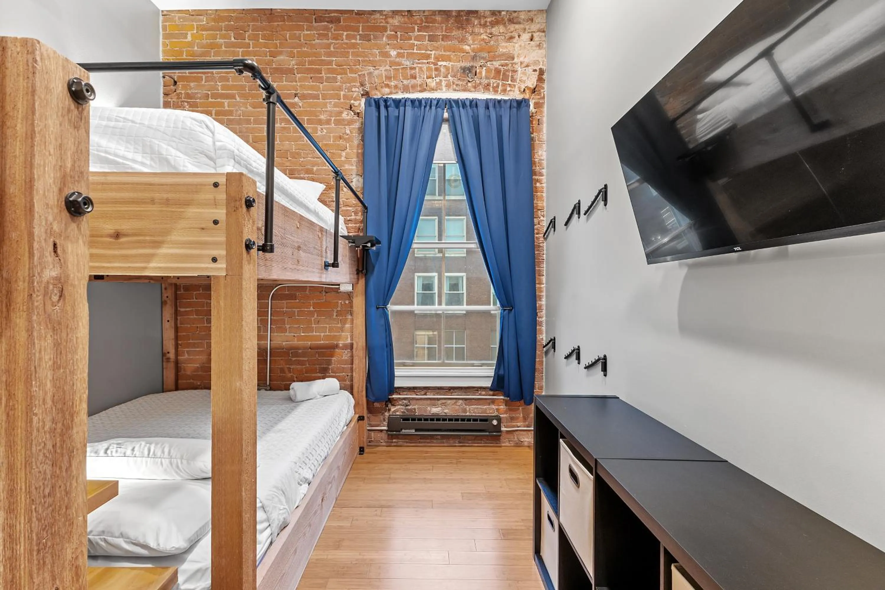 Georgia Street 4 Bedroom Condo Downtown!!