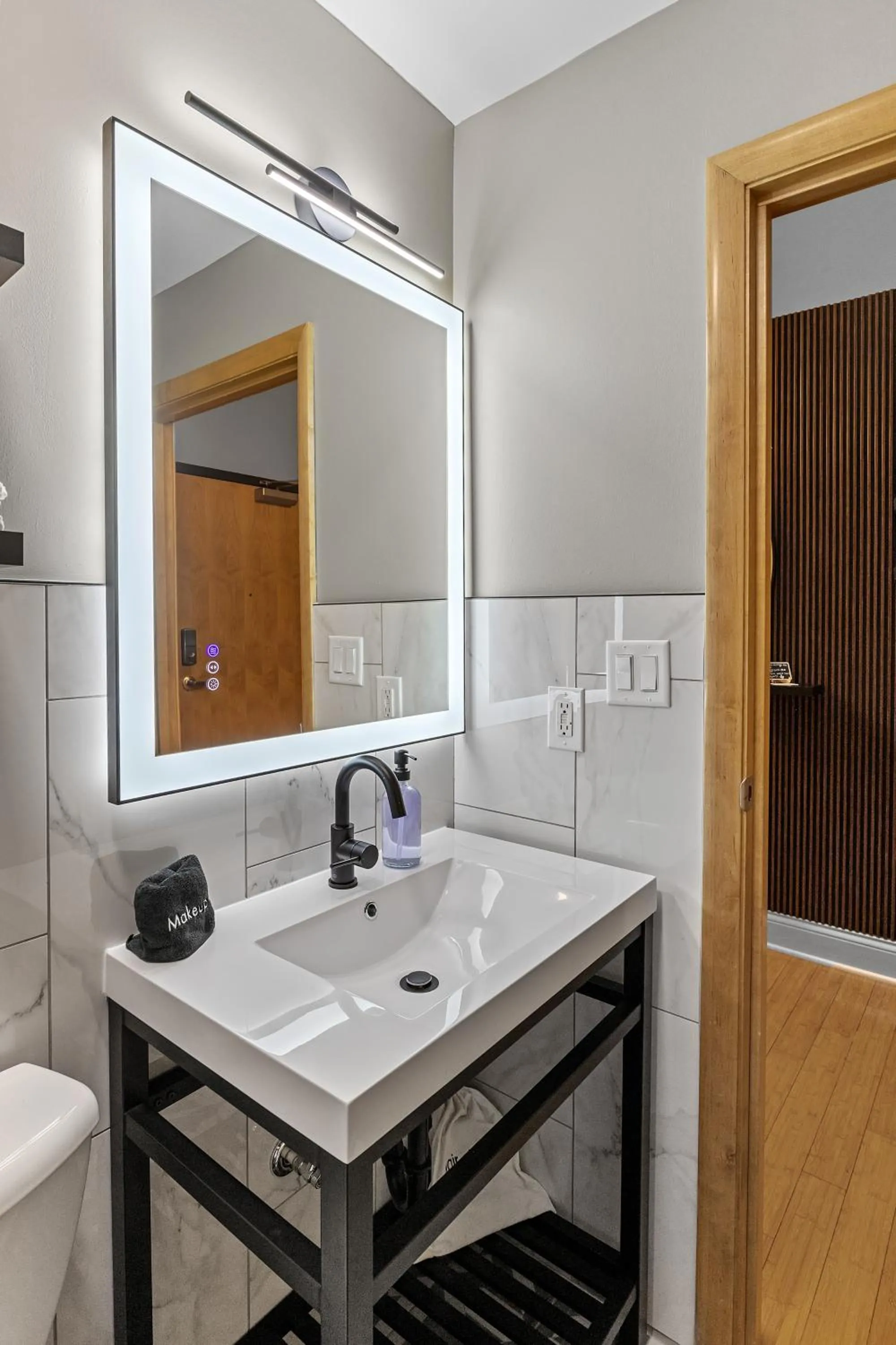 Georgia Street 4 Bedroom Condo Downtown!!