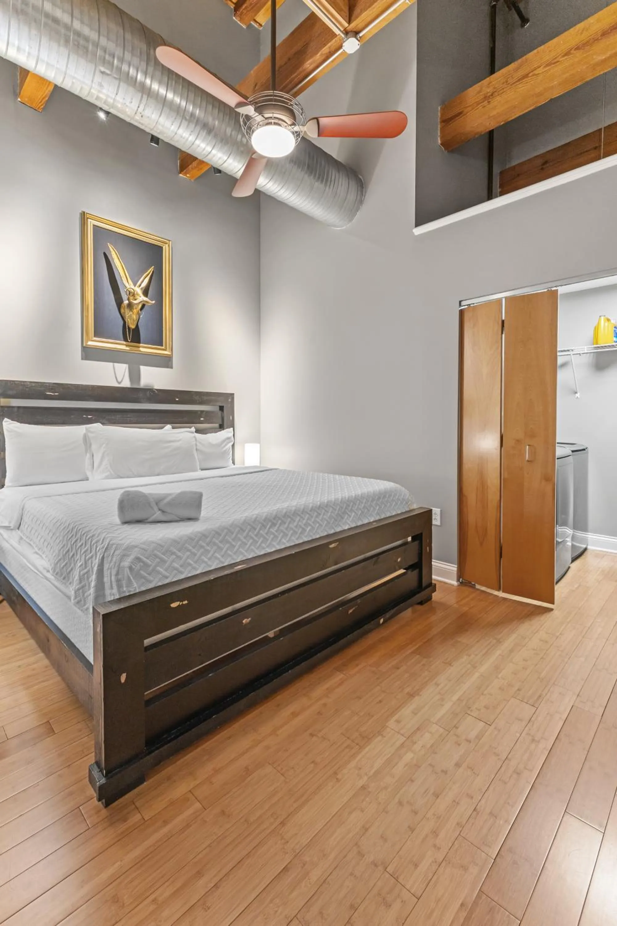 Georgia Street 4 Bedroom Condo Downtown!!