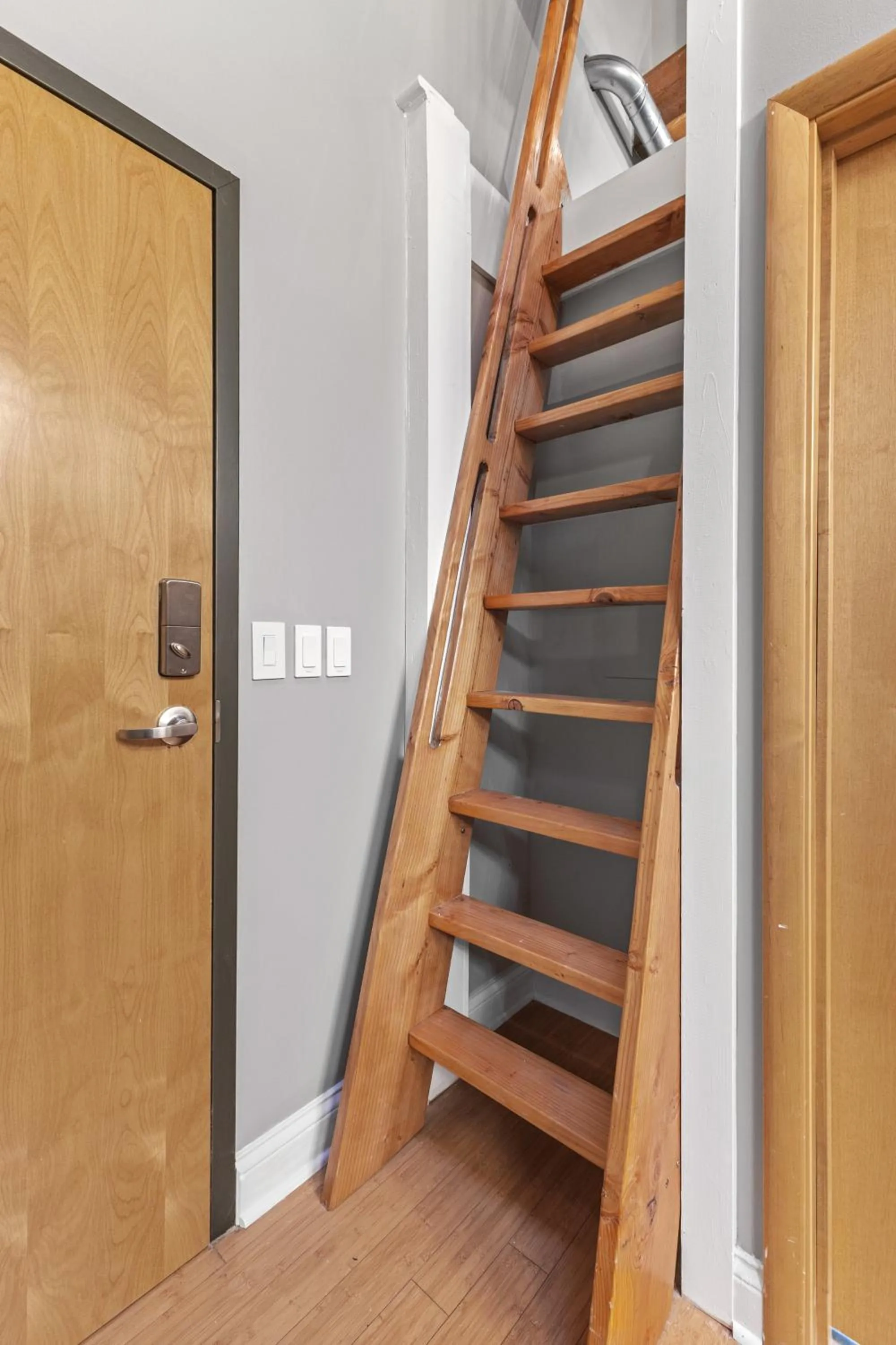 Georgia Street 4 Bedroom Condo Downtown!!