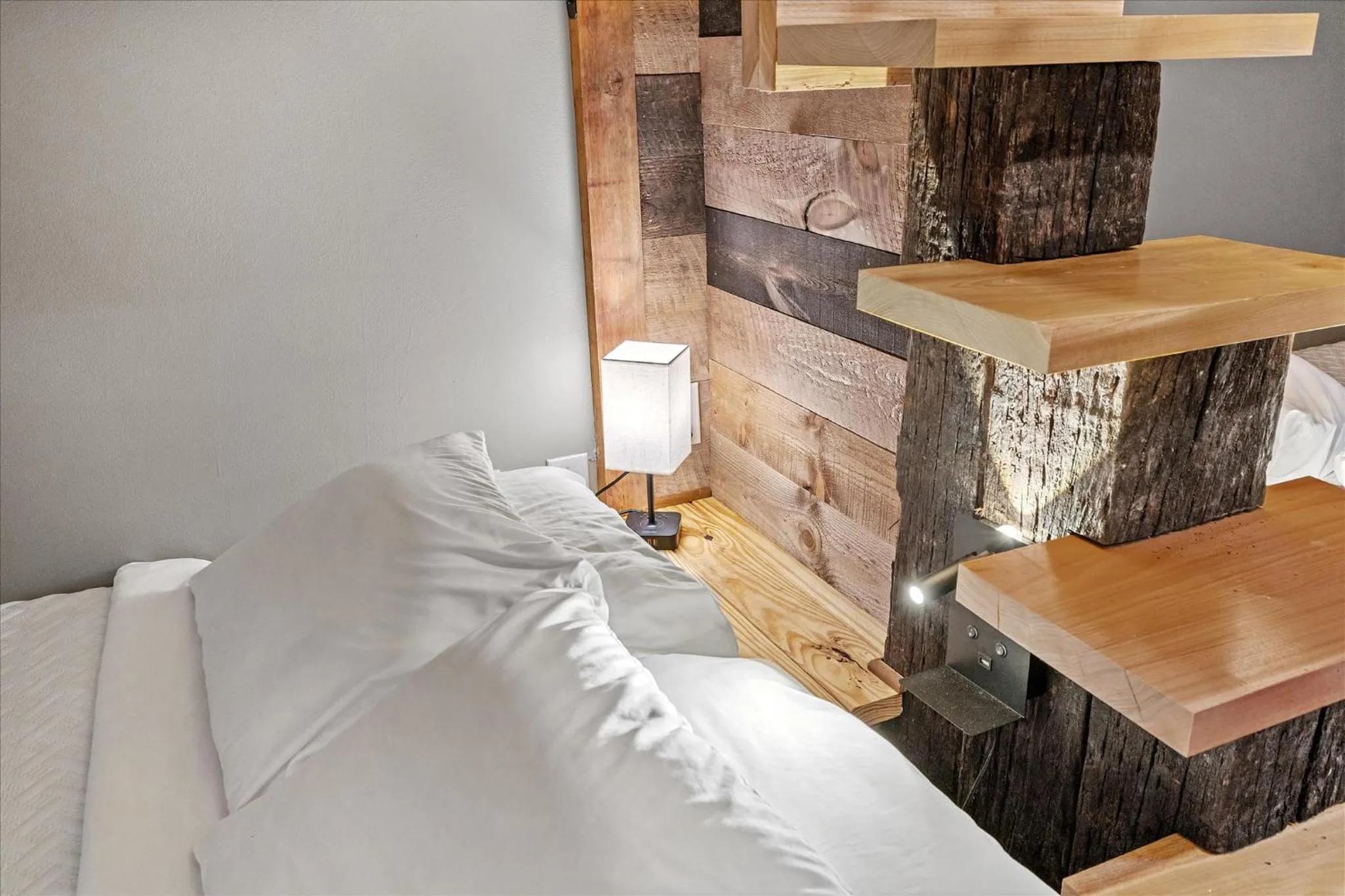 Georgia Street 4 Bedroom Condo Downtown!!