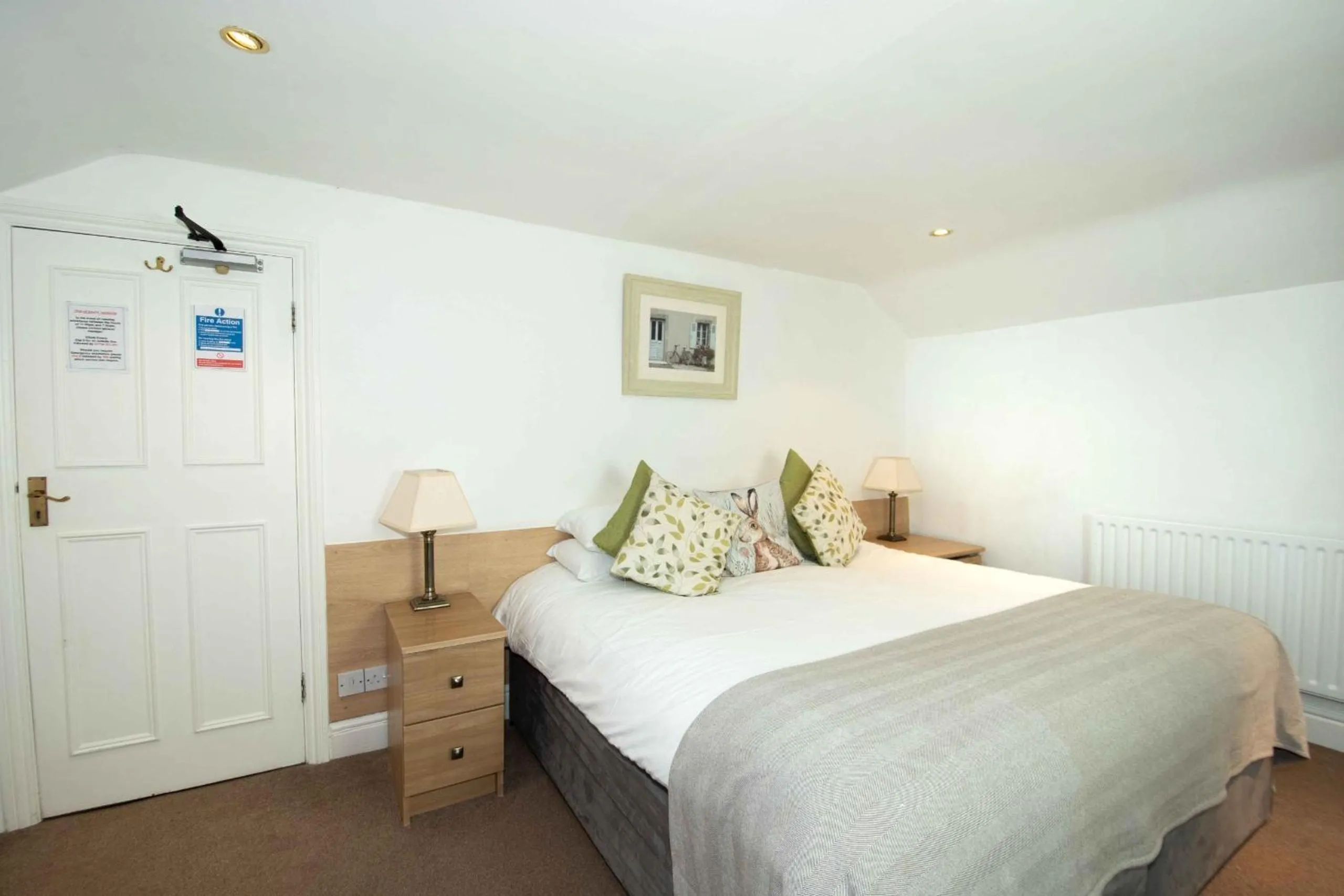 Bedroom, Bed in The Plough Inn