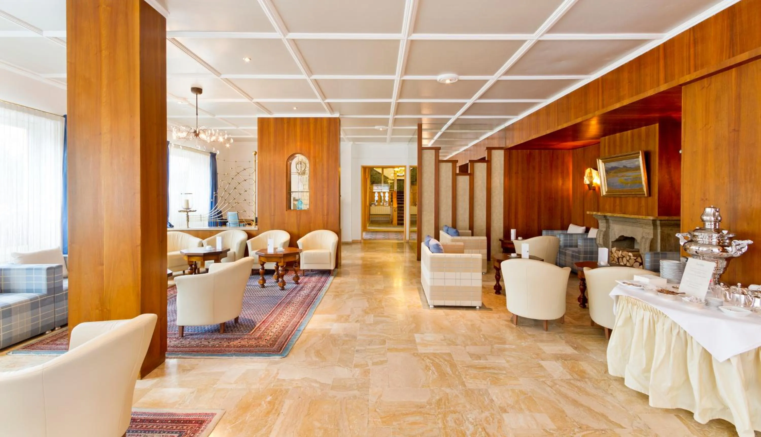 Lobby or reception in Wittelsbacher Hof Swiss Quality Hotel