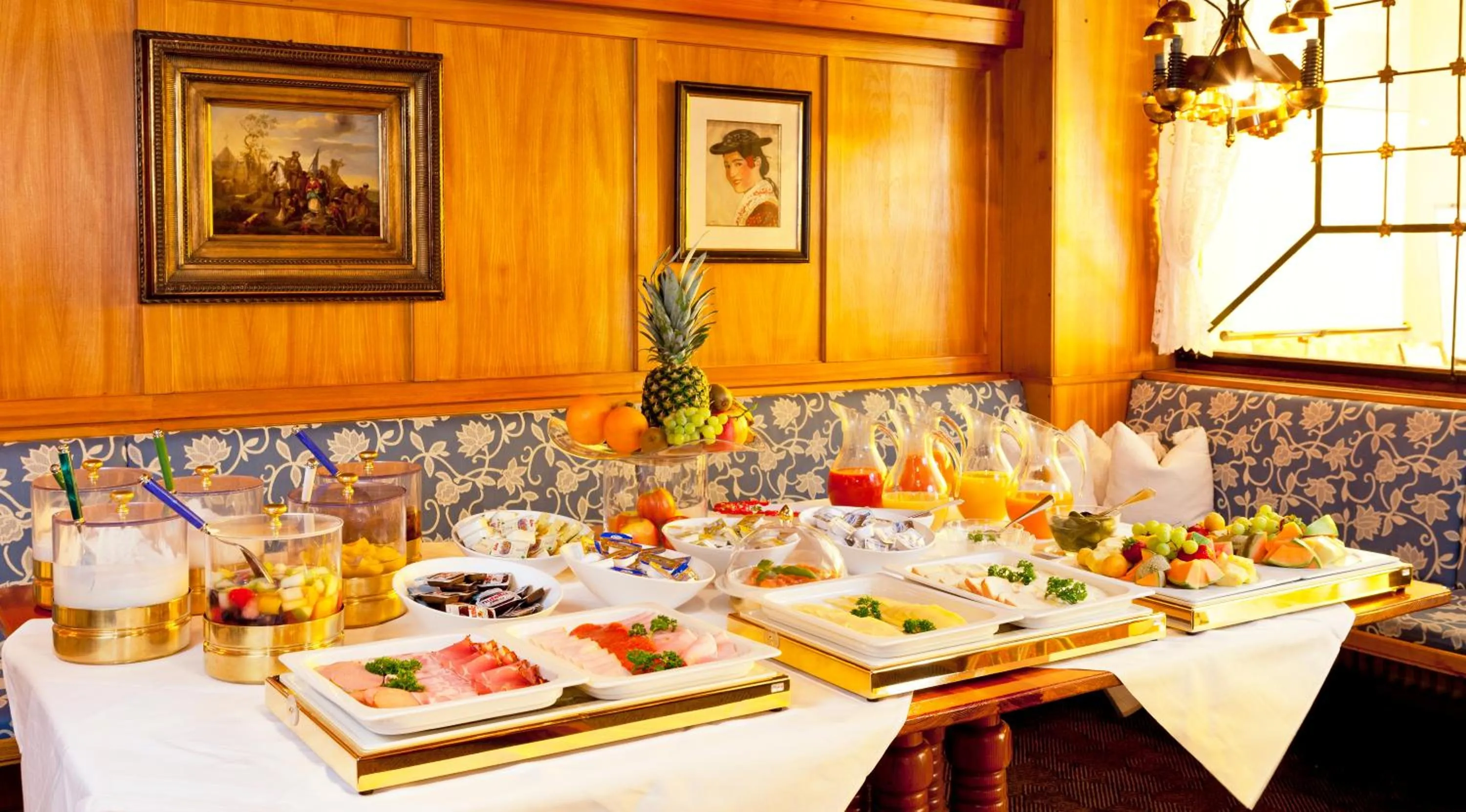 Restaurant/places to eat in Wittelsbacher Hof Swiss Quality Hotel