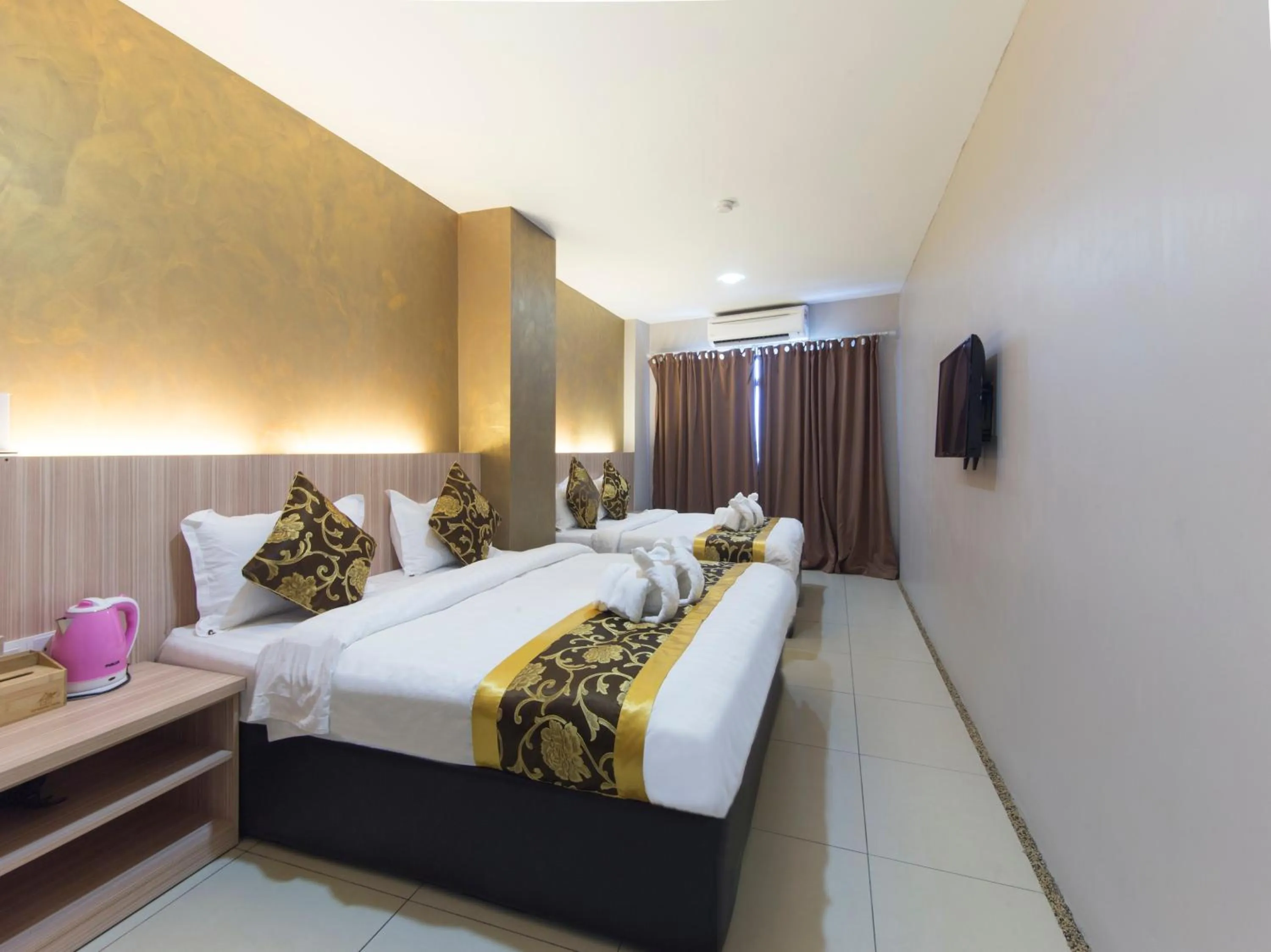 Bed in Top Garden Hotel