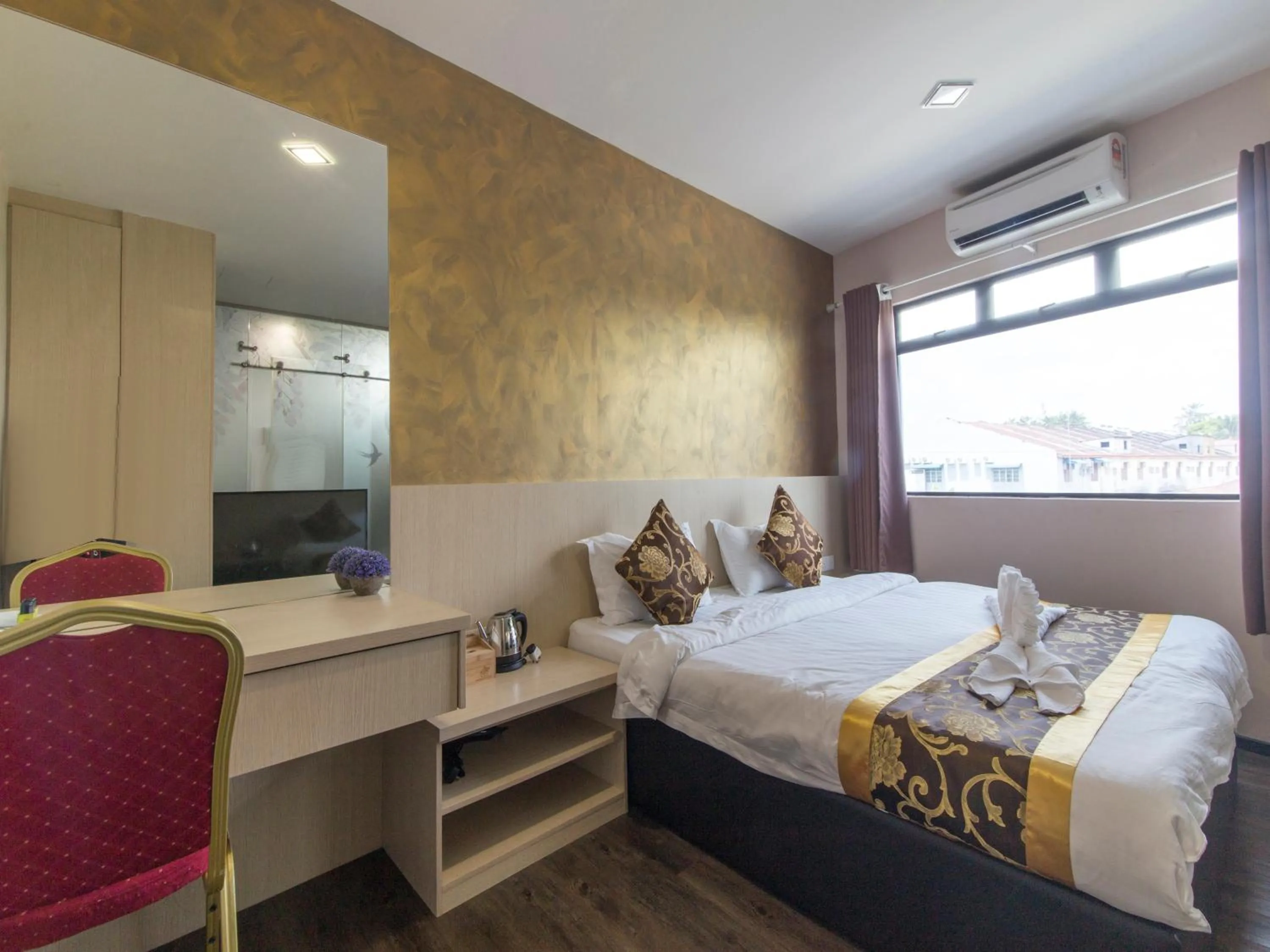 Bed in Top Garden Hotel