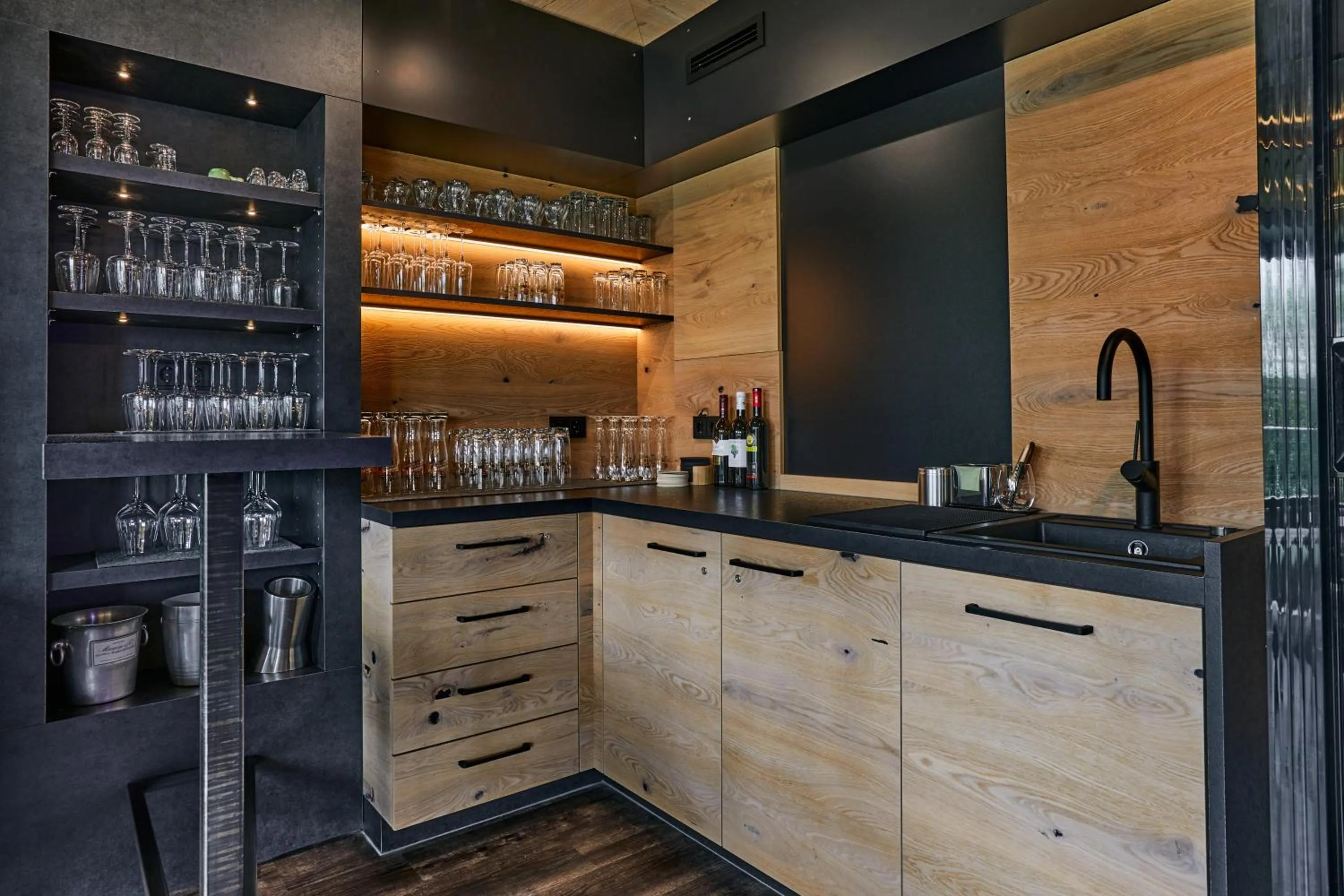 Communal lounge/ TV room in Hotel Lindenhof