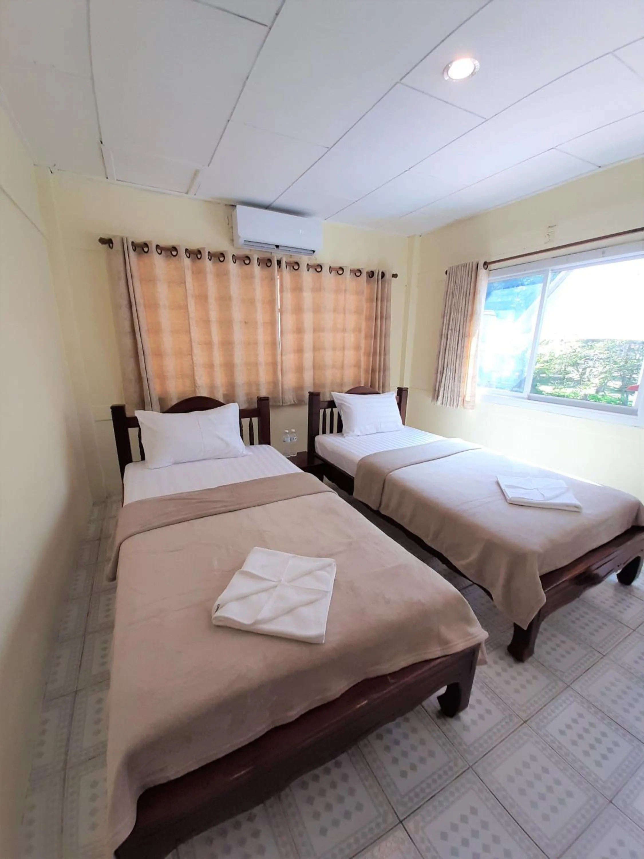 Bed in Cameron Island Resort