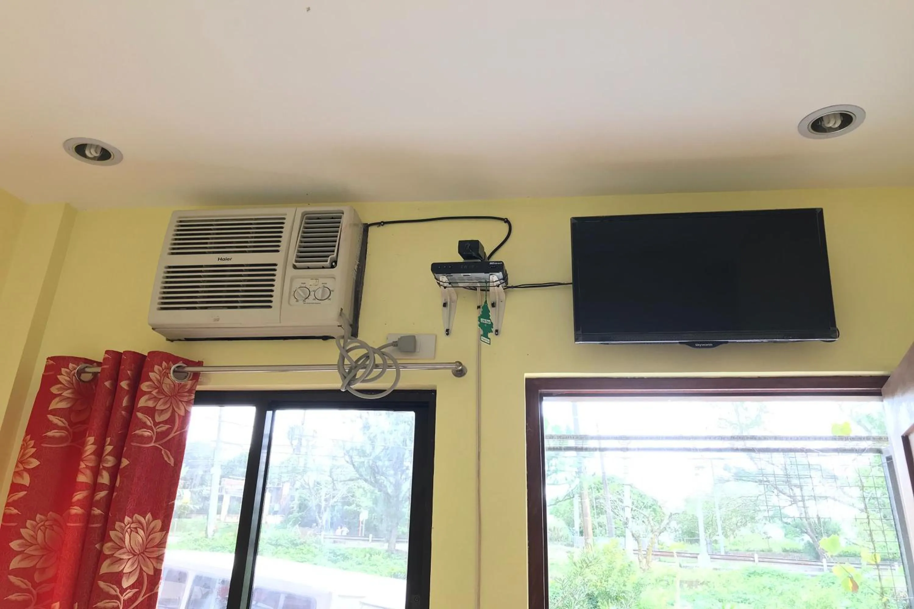 air conditioner in Jhunlyn Rooms for Rent Tagaytay