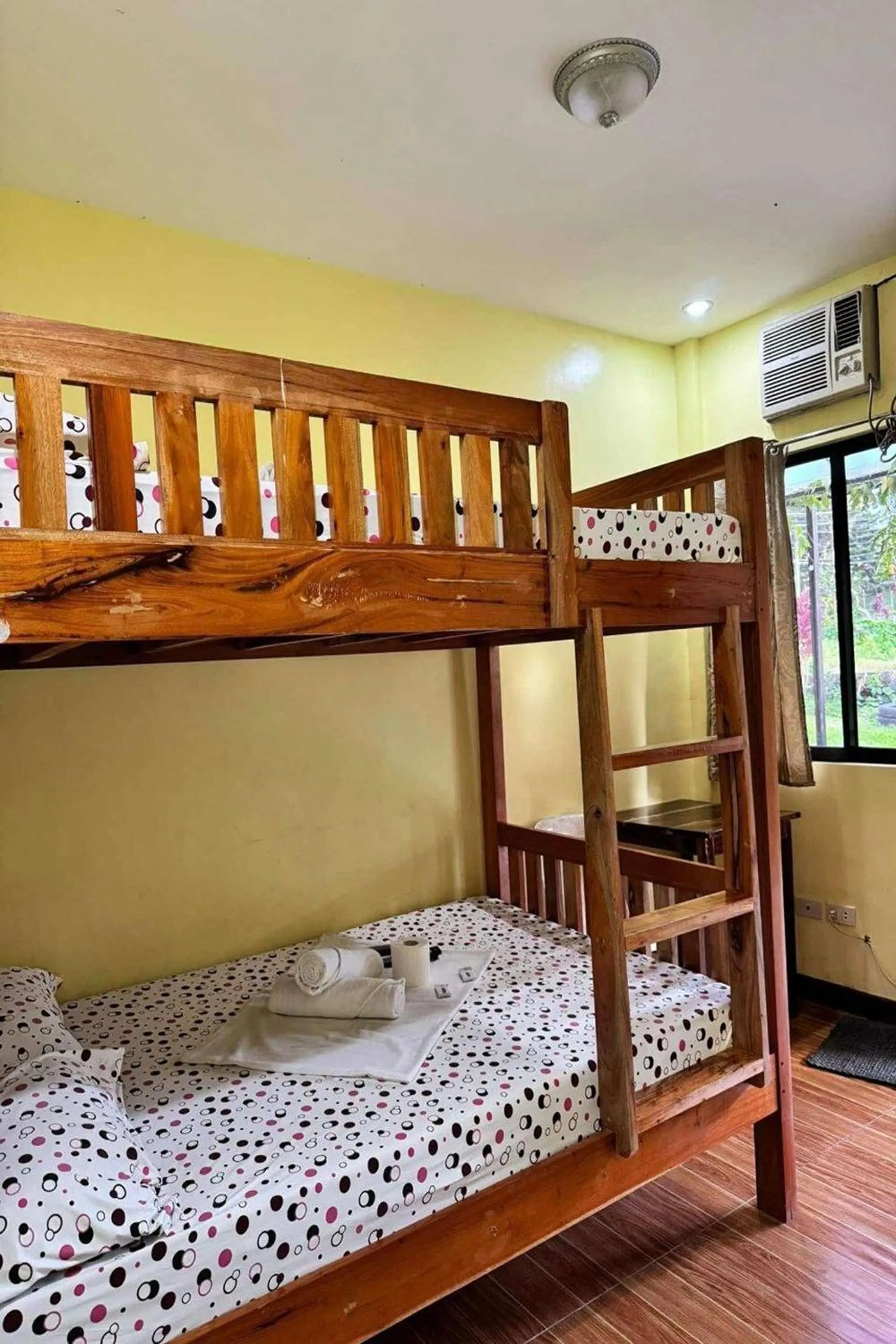 Bed in Jhunlyn Rooms for Rent Tagaytay