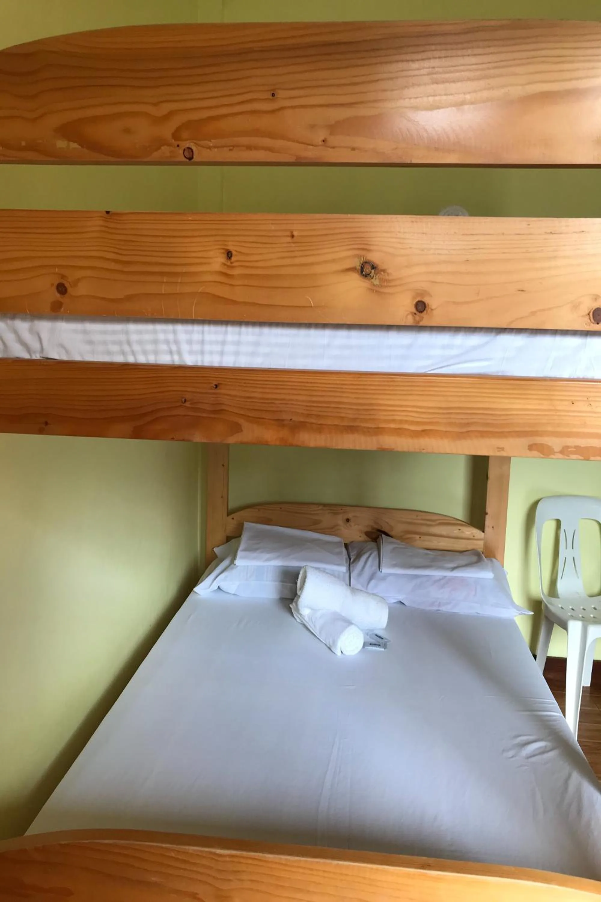 Bed in Jhunlyn Rooms for Rent Tagaytay