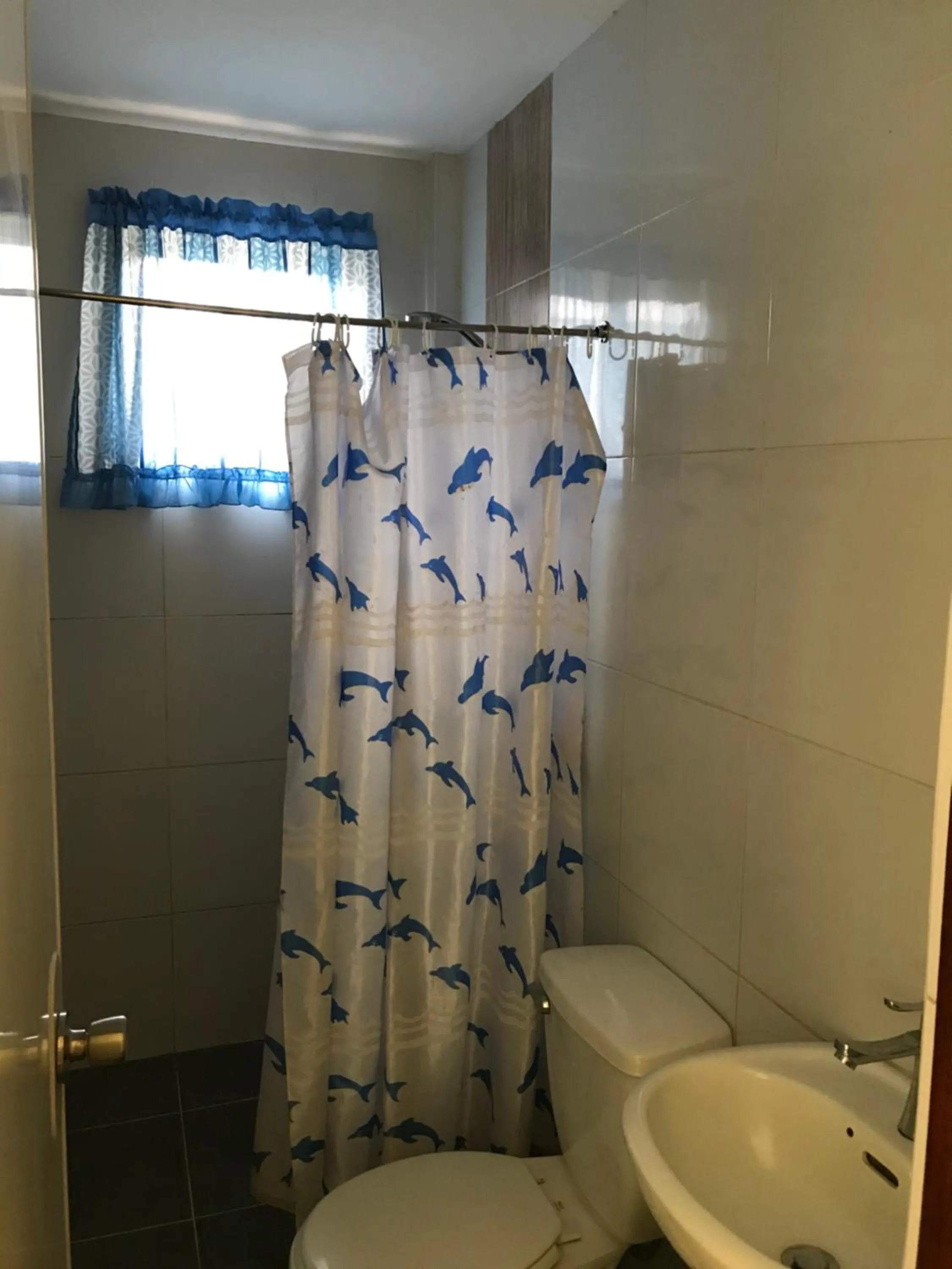 Bathroom in Jhunlyn Rooms for Rent Tagaytay