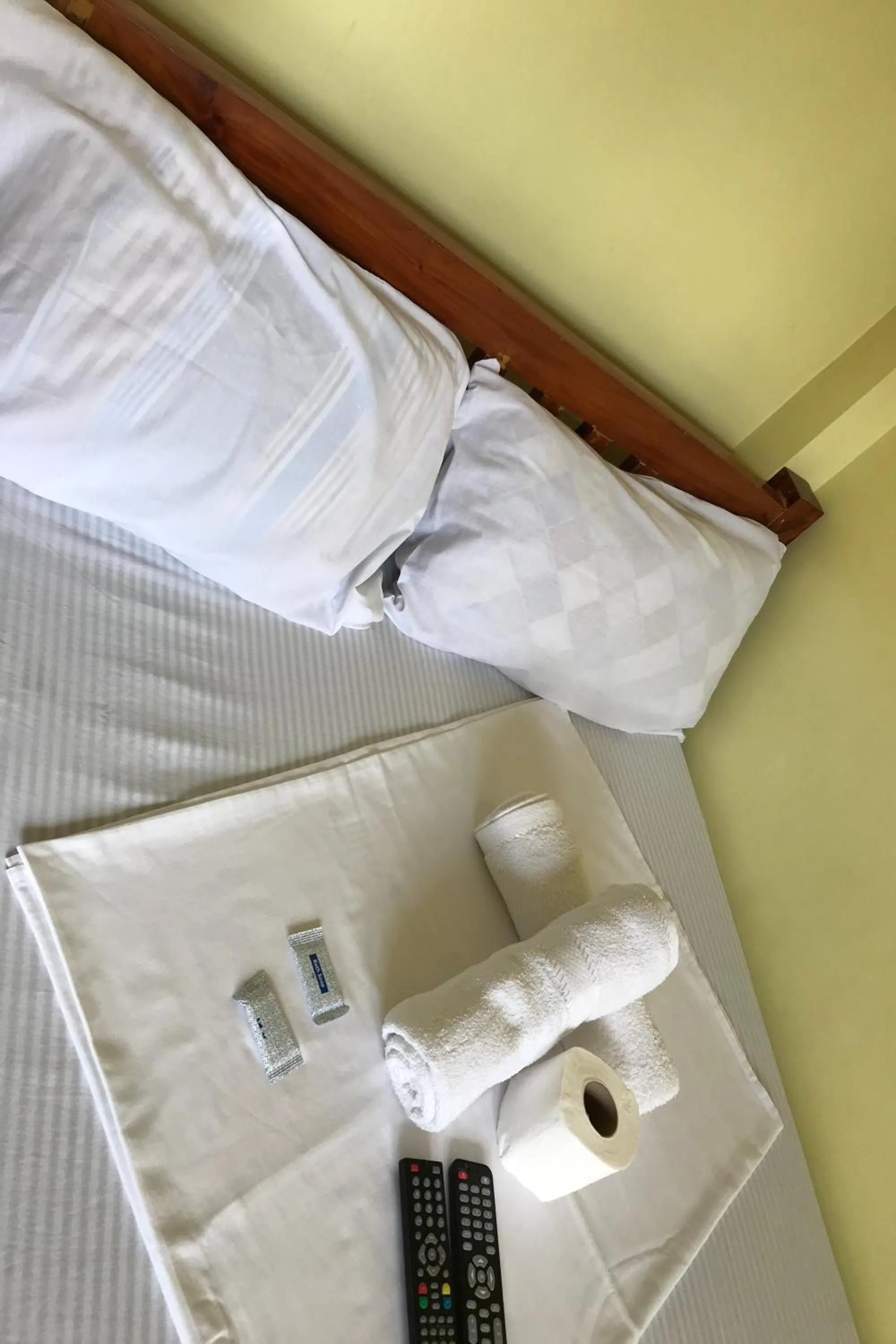Bedroom, Bed in Jhunlyn Rooms for Rent Tagaytay