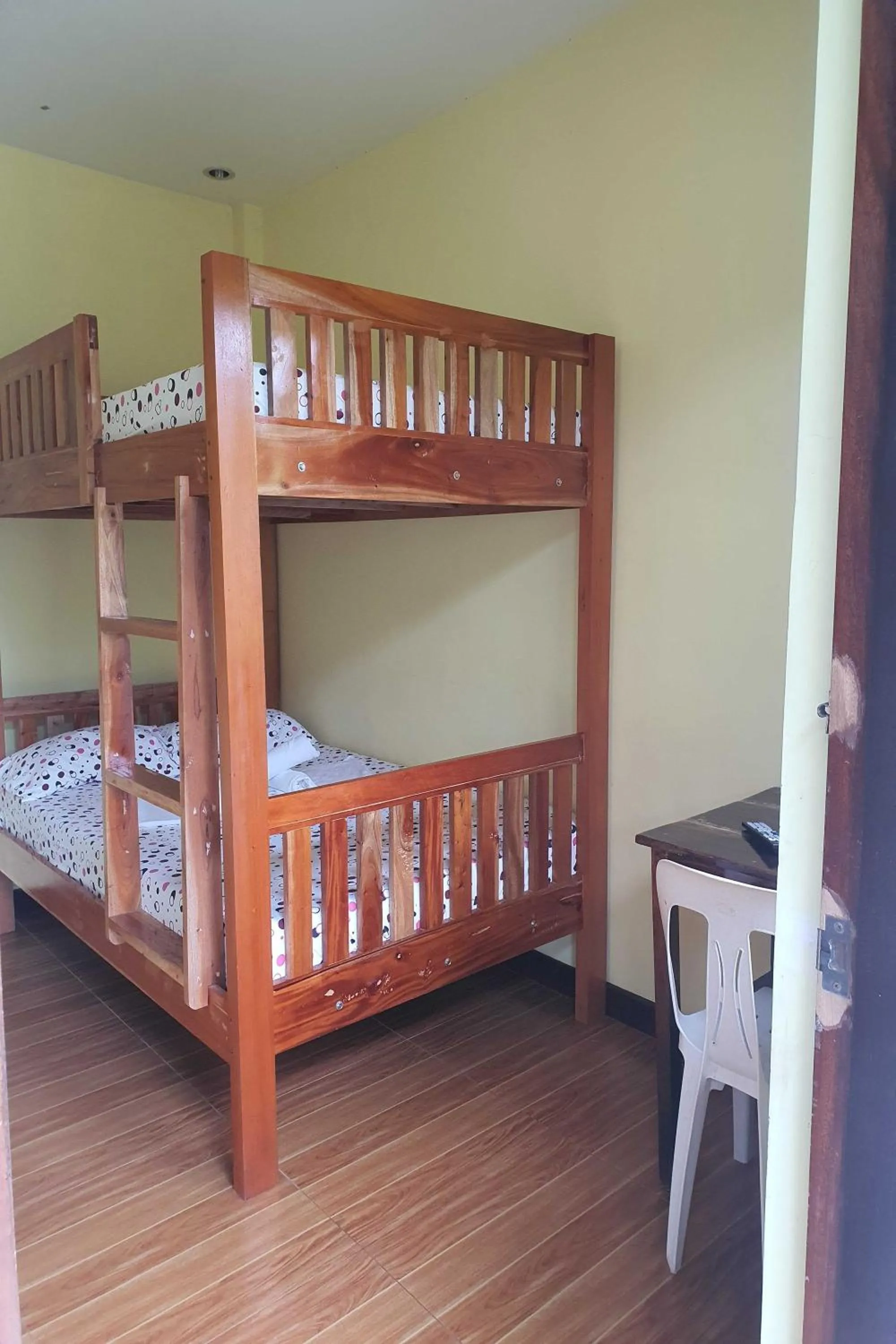 Bed in Jhunlyn Rooms for Rent Tagaytay