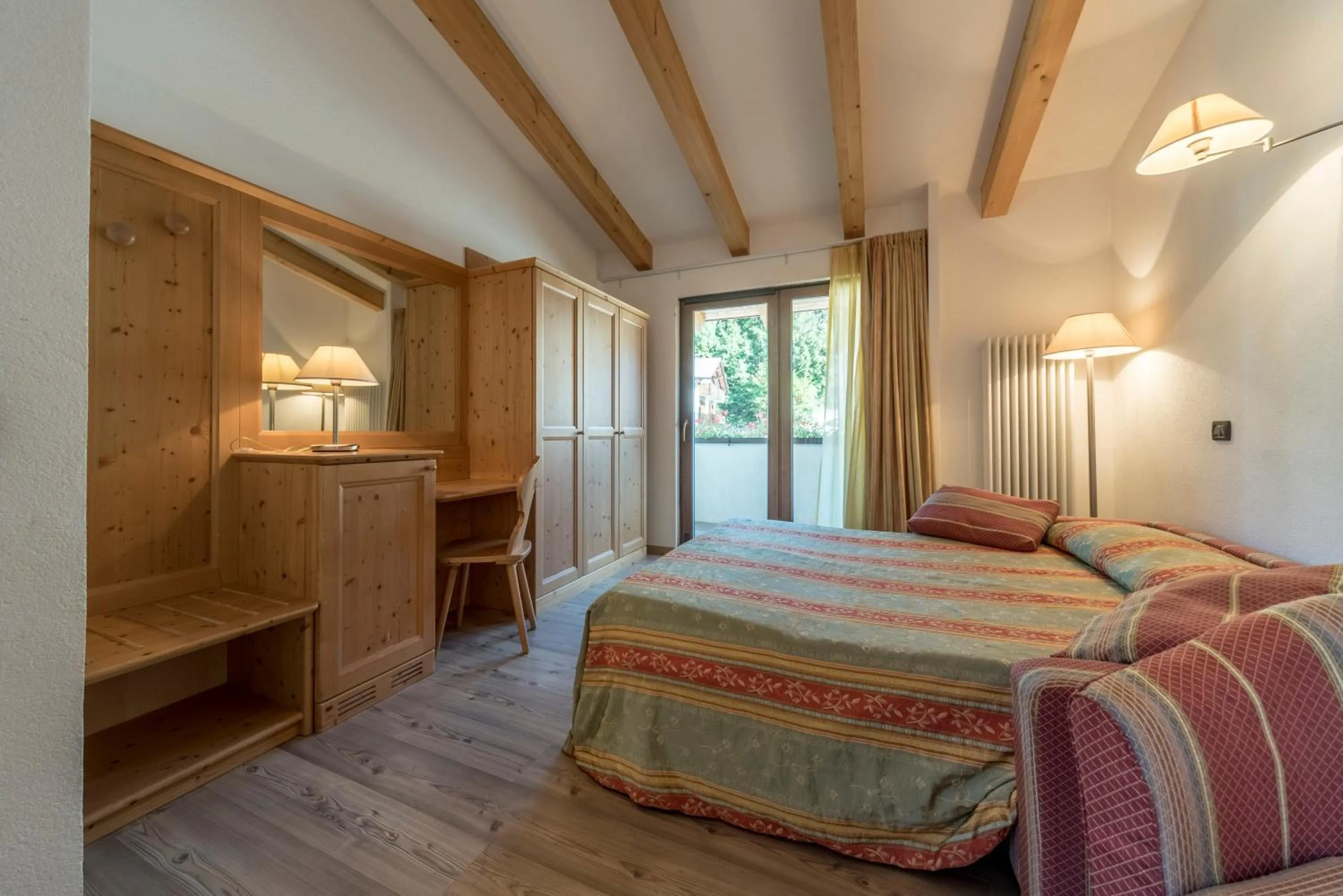 Shower, Bed in Hotel Regent's