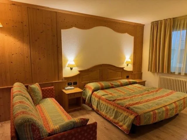 Shower, Bed in Hotel Regent's