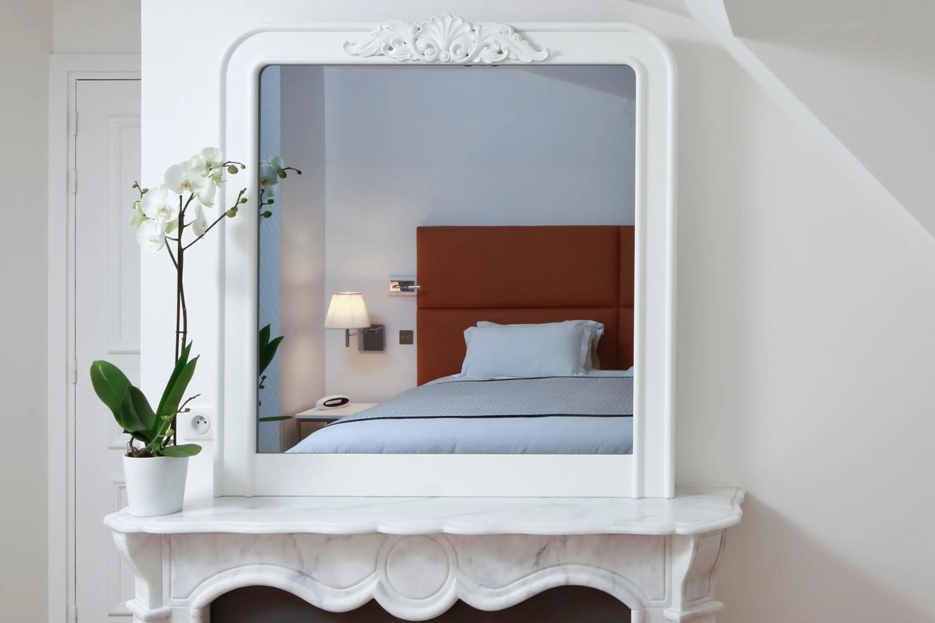 Decorative detail, Bed in Hôtel R de Paris - Boutique Hotel