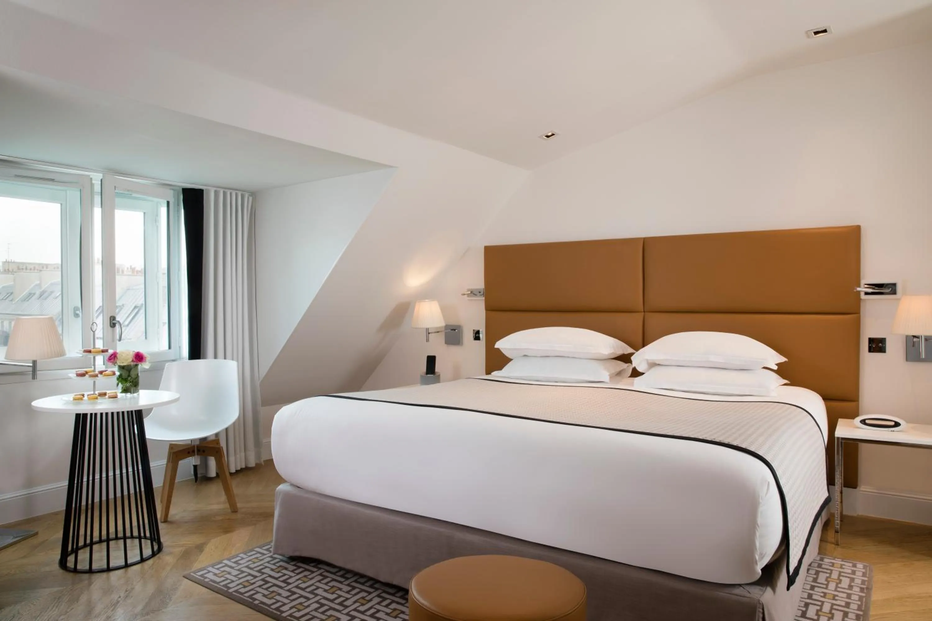 Photo of the whole room, Bed in Hôtel R de Paris - Boutique Hotel