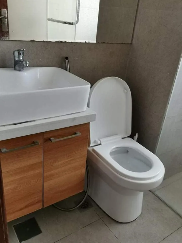 Toilet in U607 Sunshine100 Netflix 65InchesTV Wifi Karaoke Swimming Pool