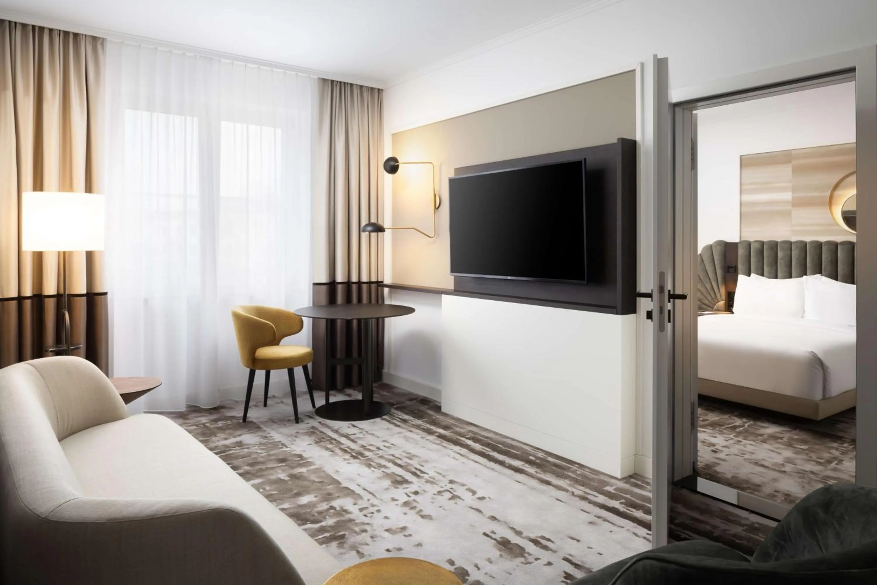 Living room, Bed in Crowne Plaza Heidelberg City Centre