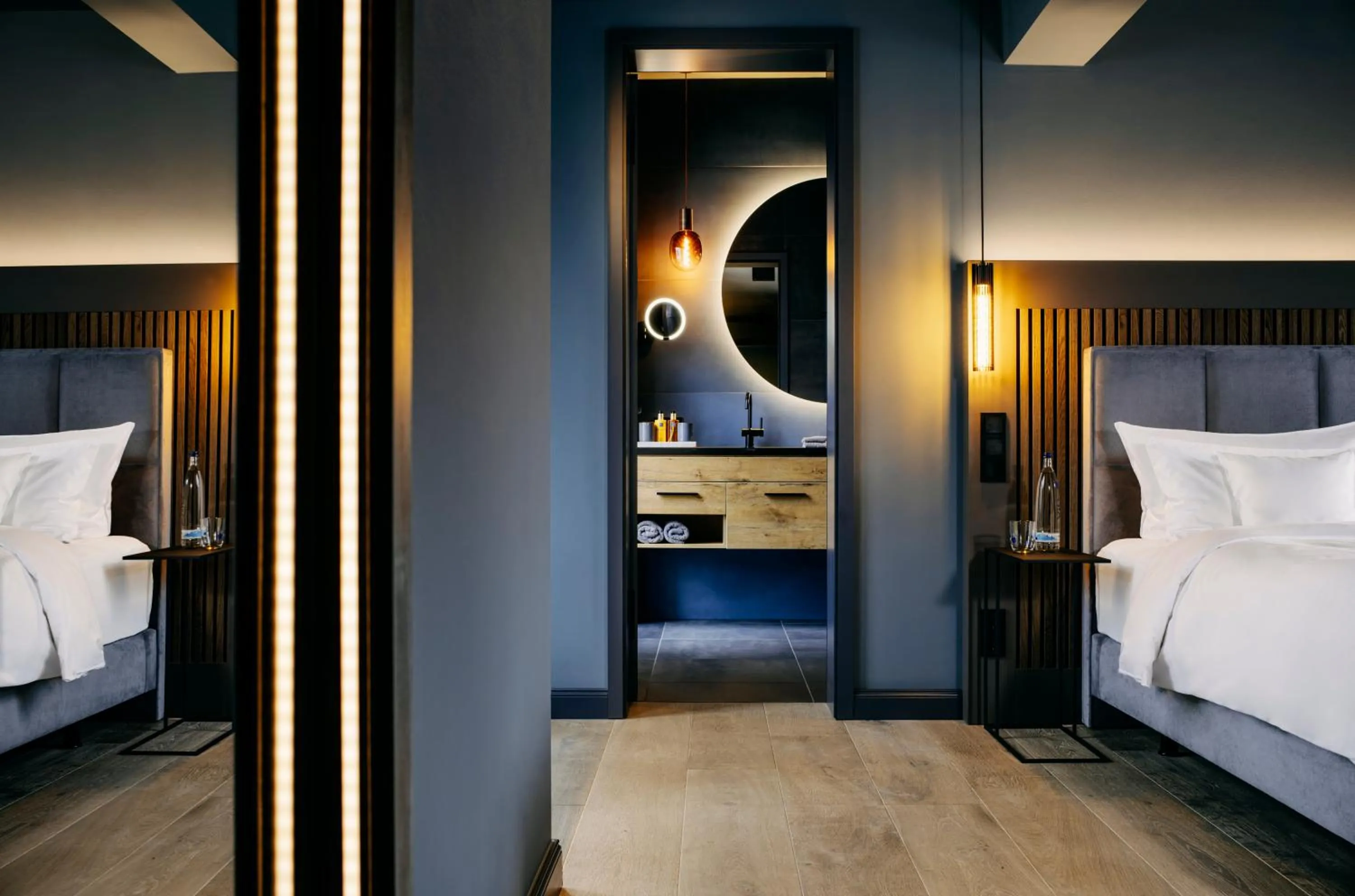 Photo of the whole room, Bed in Hotel Atlantic - Kopf aus, Herz an!