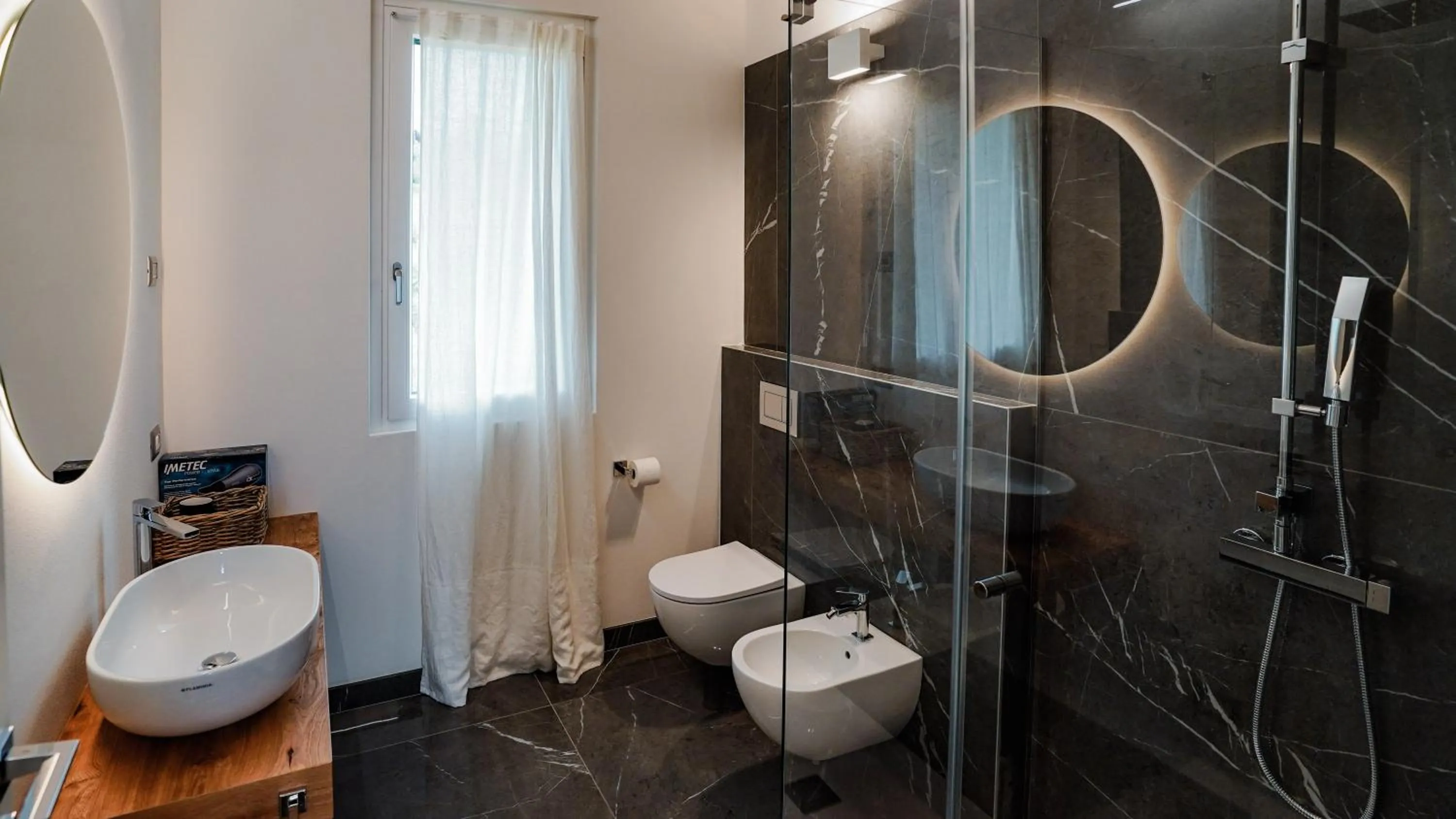 Shower in Casa Olivi Apartments