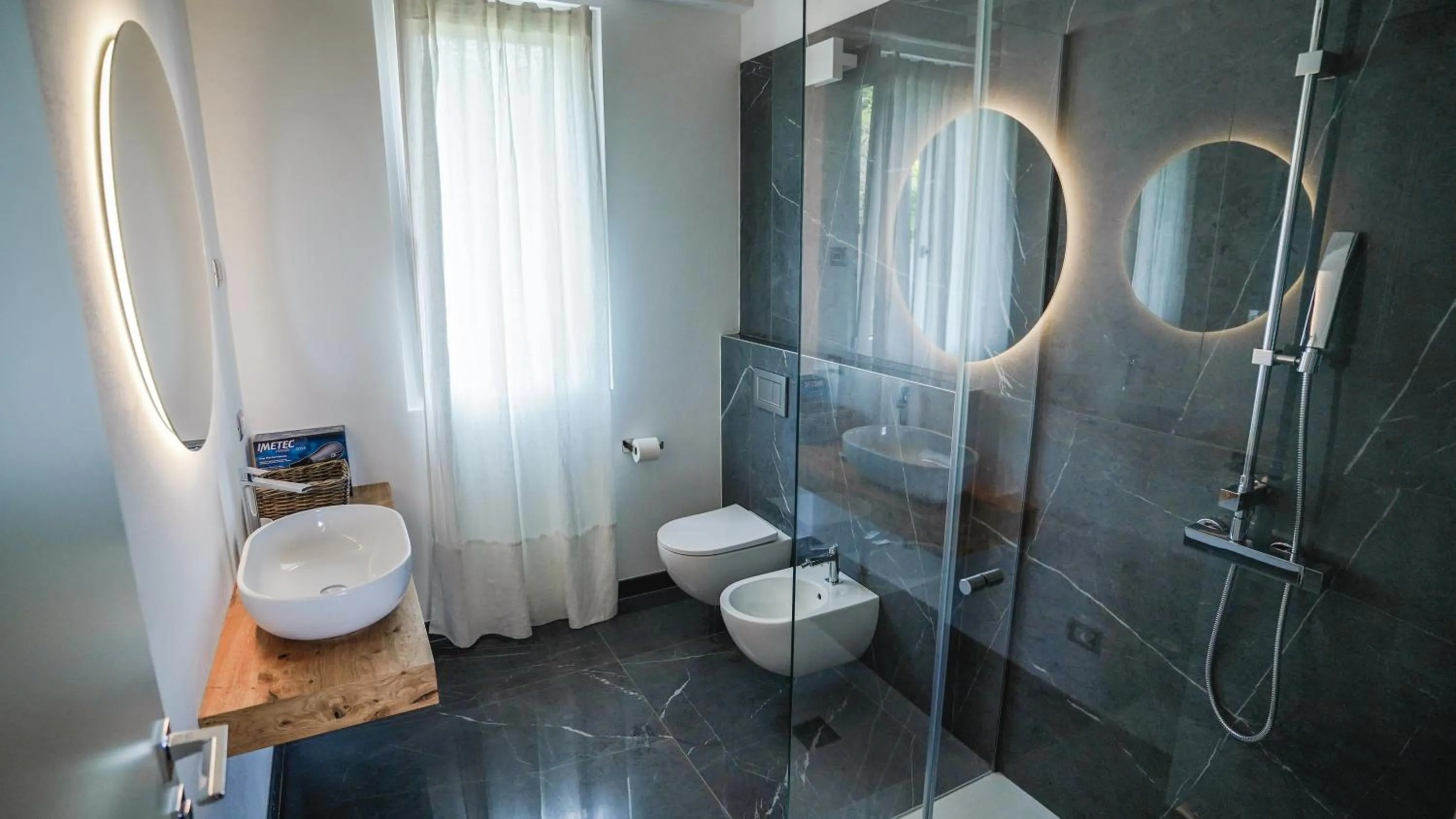 Shower in Casa Olivi Apartments