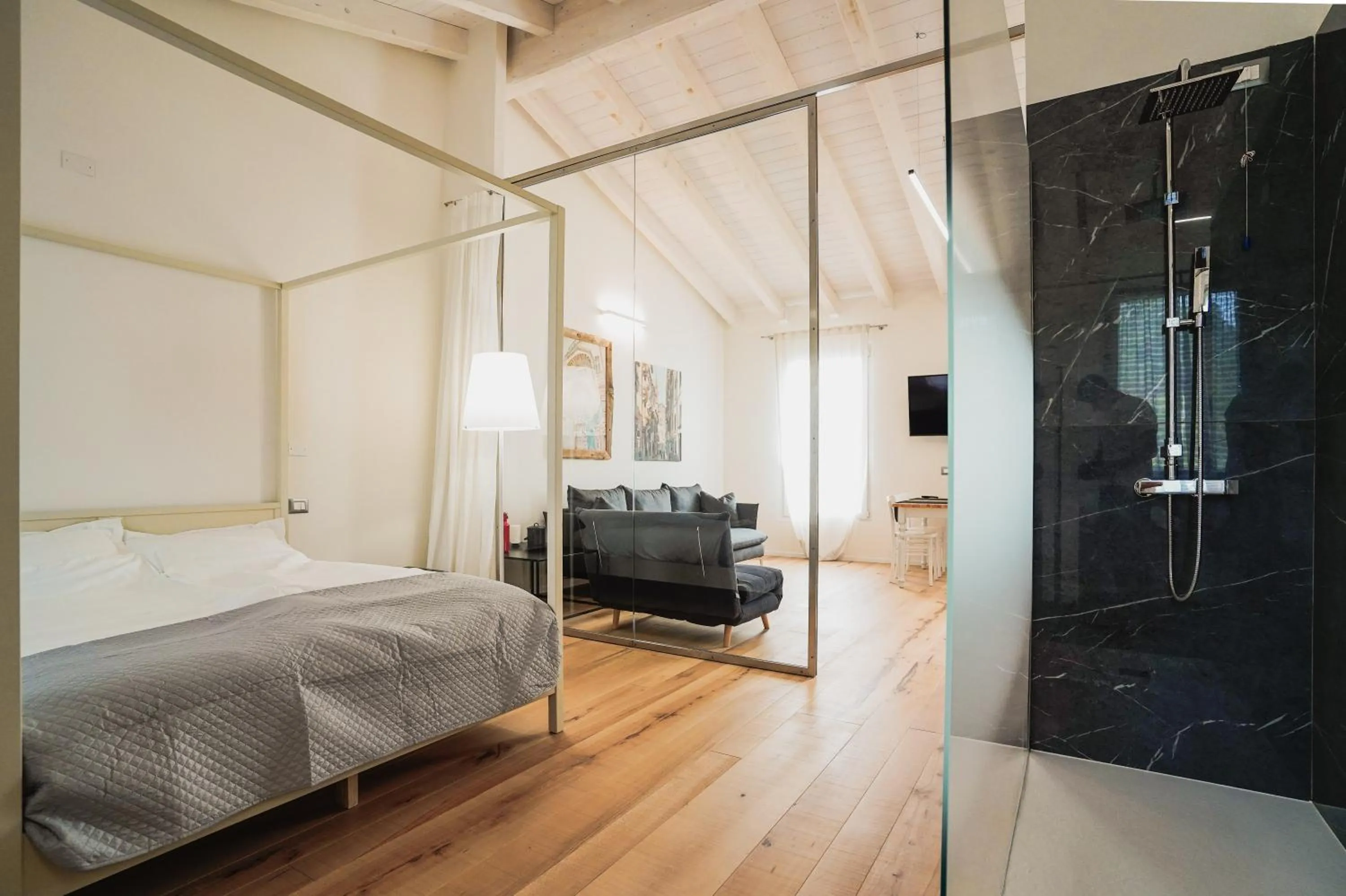 Shower, Bed in Casa Olivi Apartments