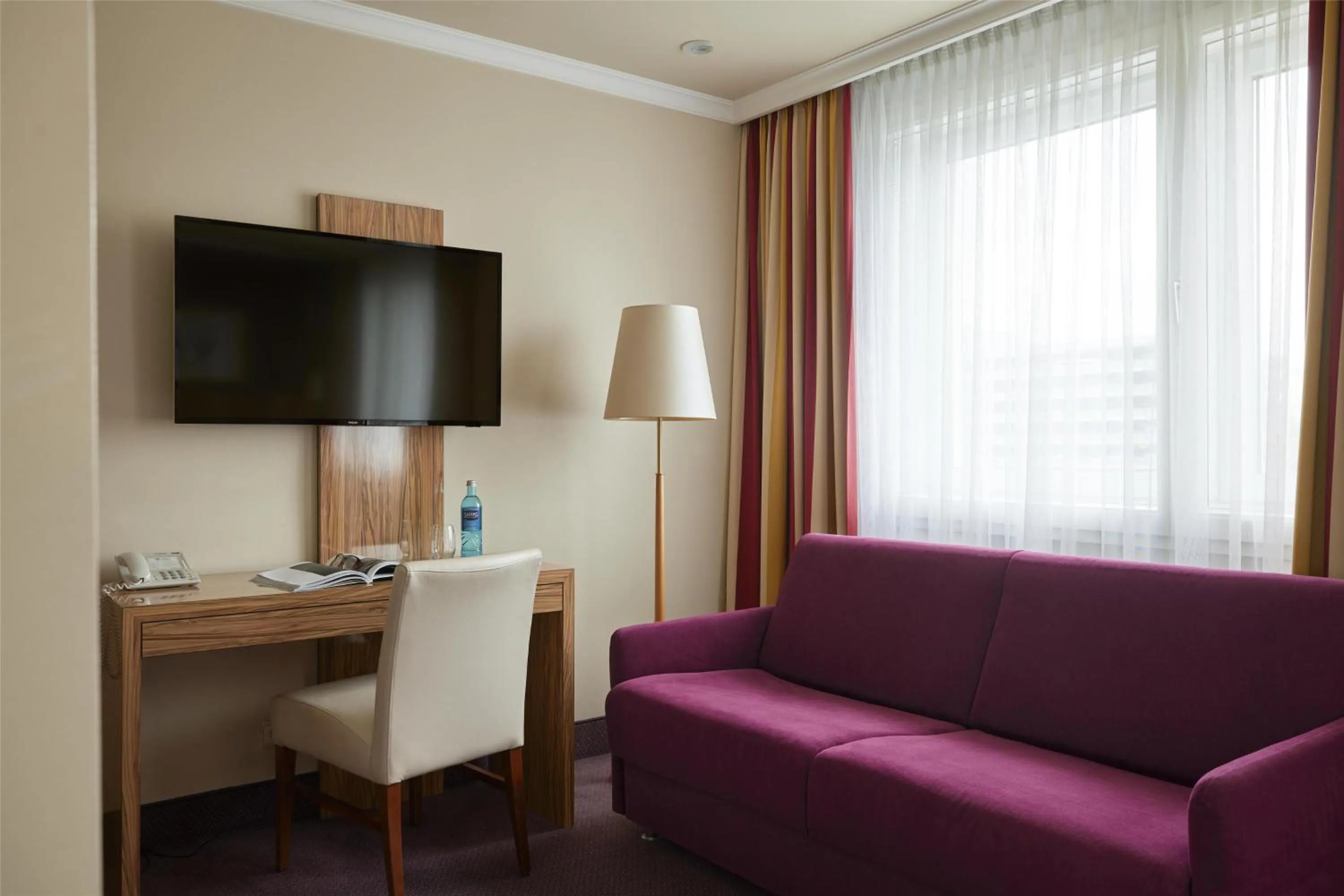 Bedroom in Best Western Raphael Hotel Altona