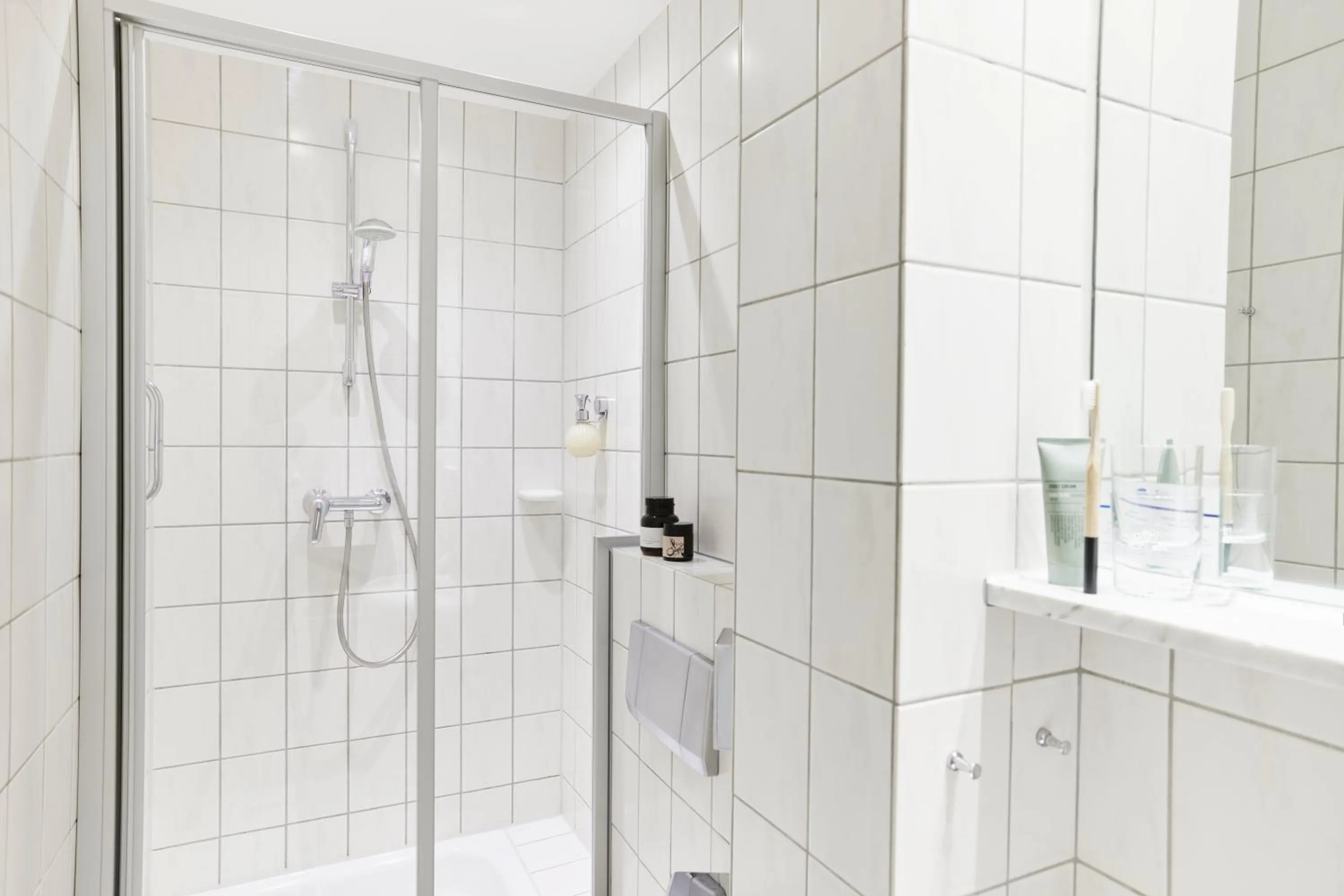 Bathroom in Best Western Raphael Hotel Altona