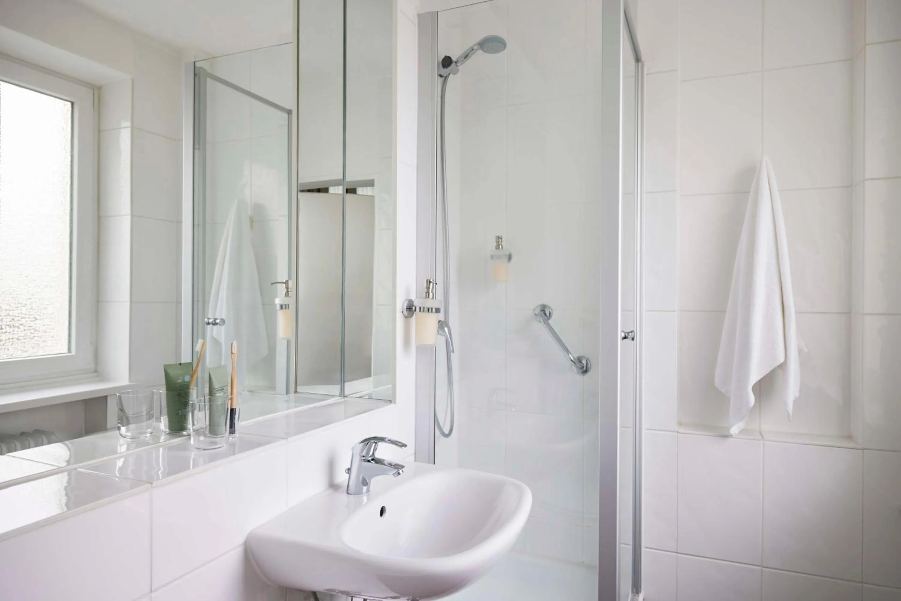 Bathroom in Best Western Raphael Hotel Altona