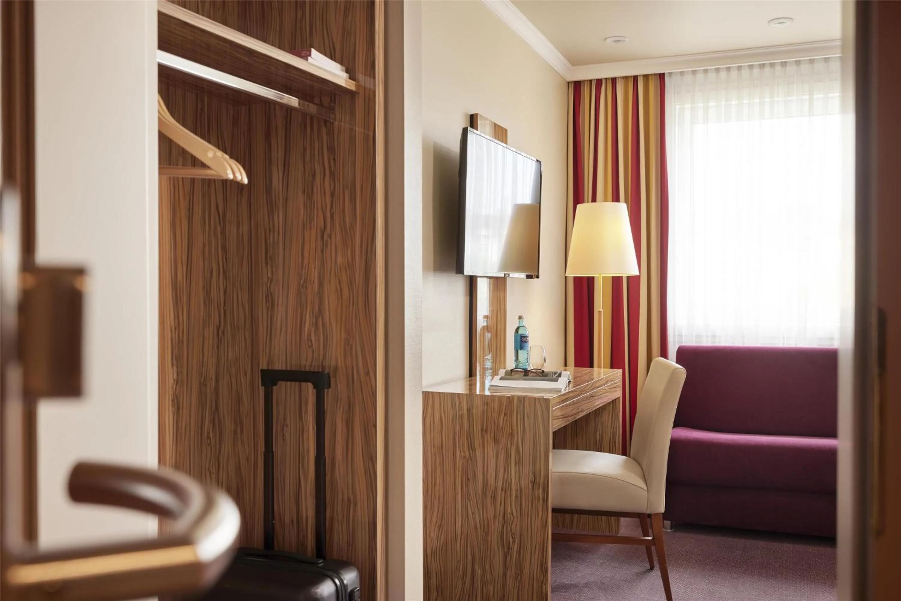 Bedroom in Best Western Raphael Hotel Altona