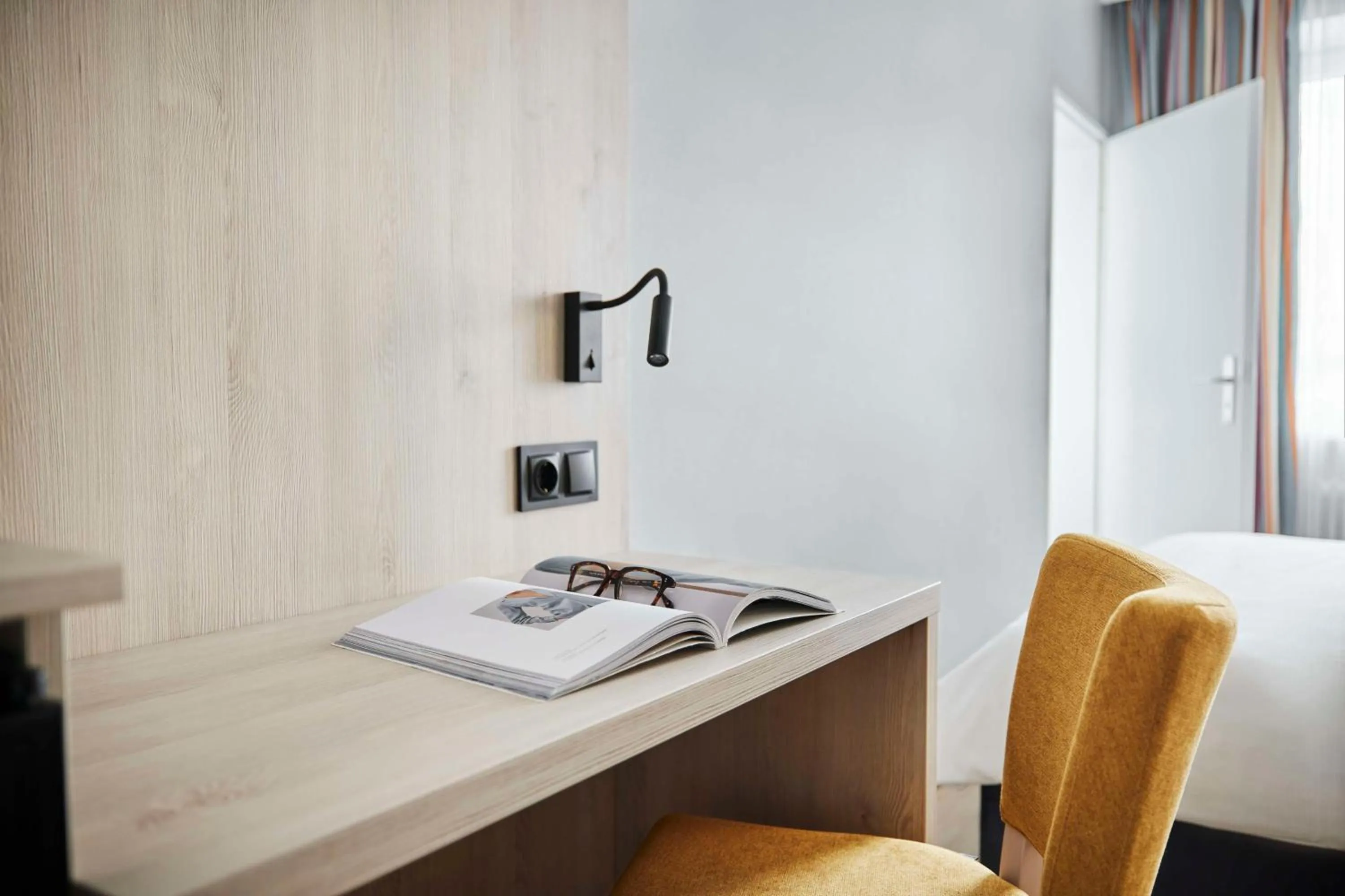 Bedroom in Best Western Raphael Hotel Altona