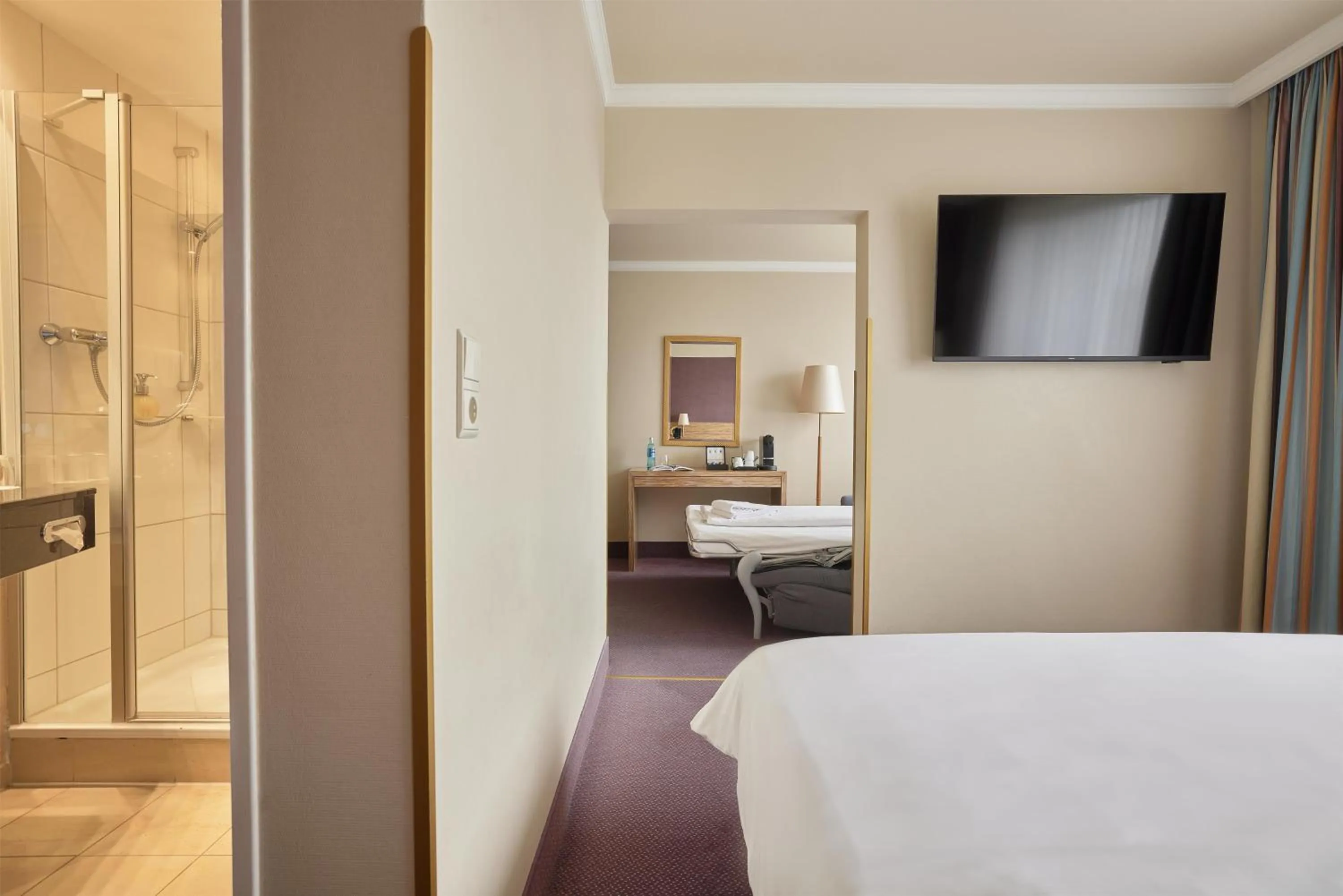 Bedroom, Bed in Best Western Raphael Hotel Altona