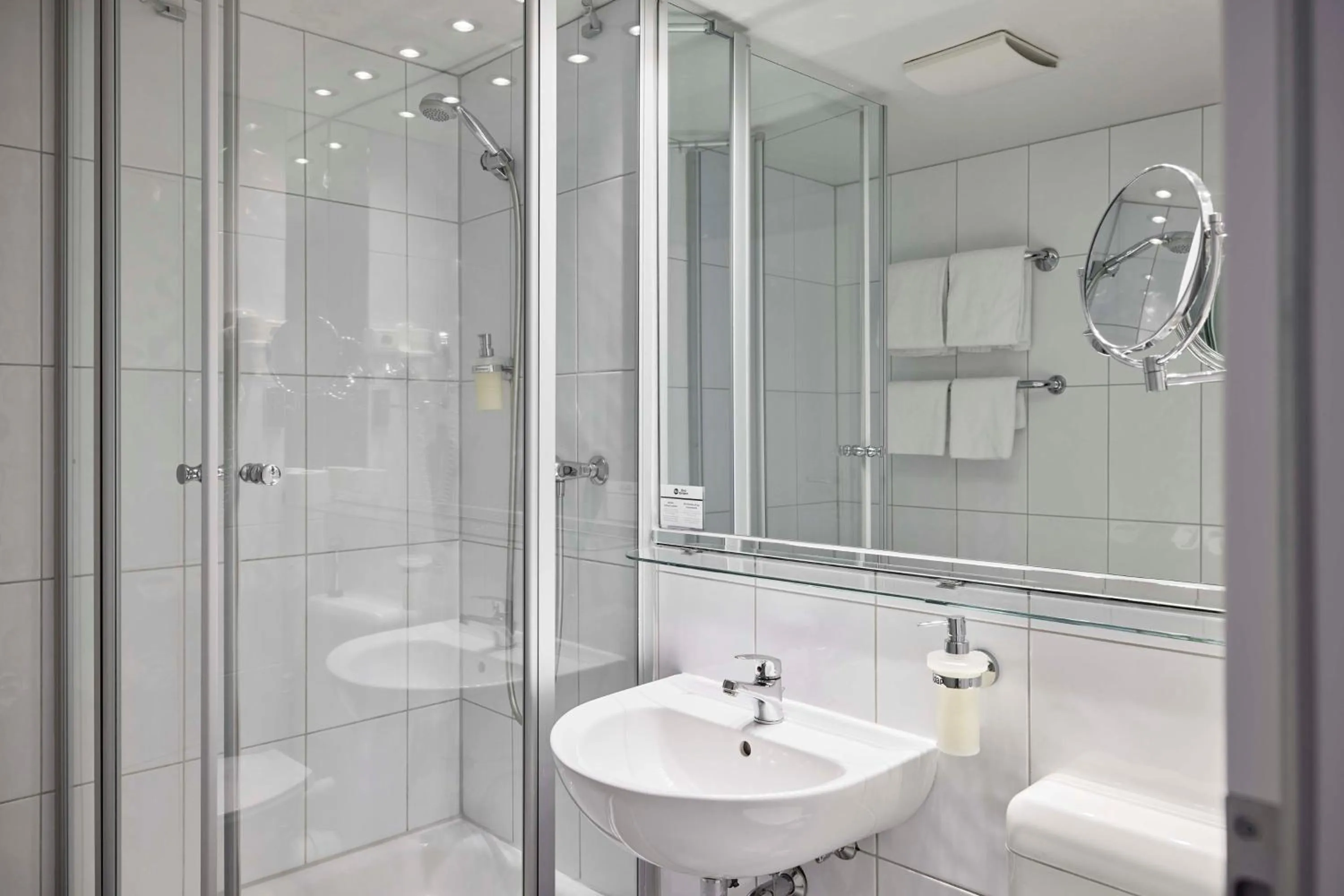 Bedroom in Best Western Raphael Hotel Altona