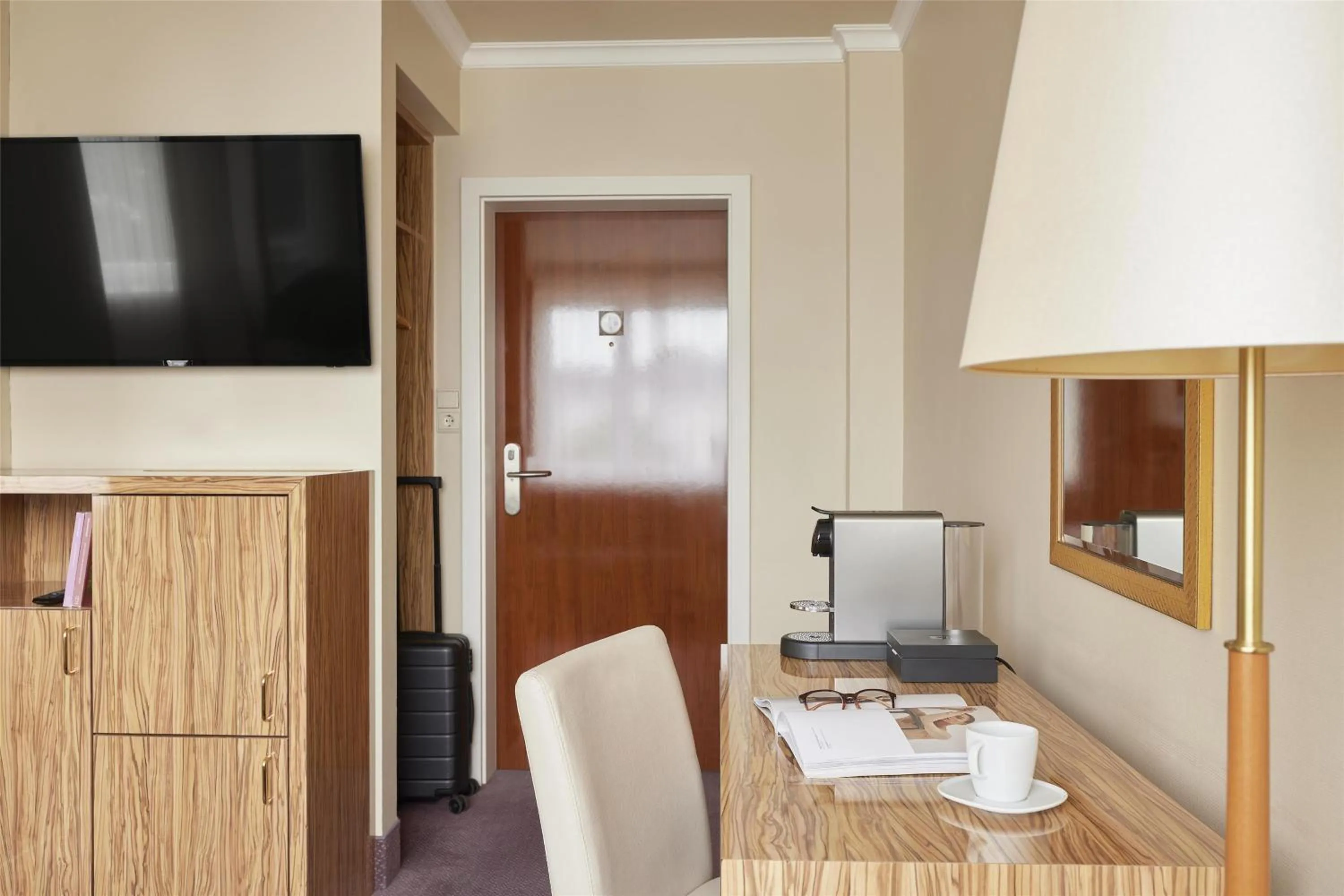 Bedroom in Best Western Raphael Hotel Altona