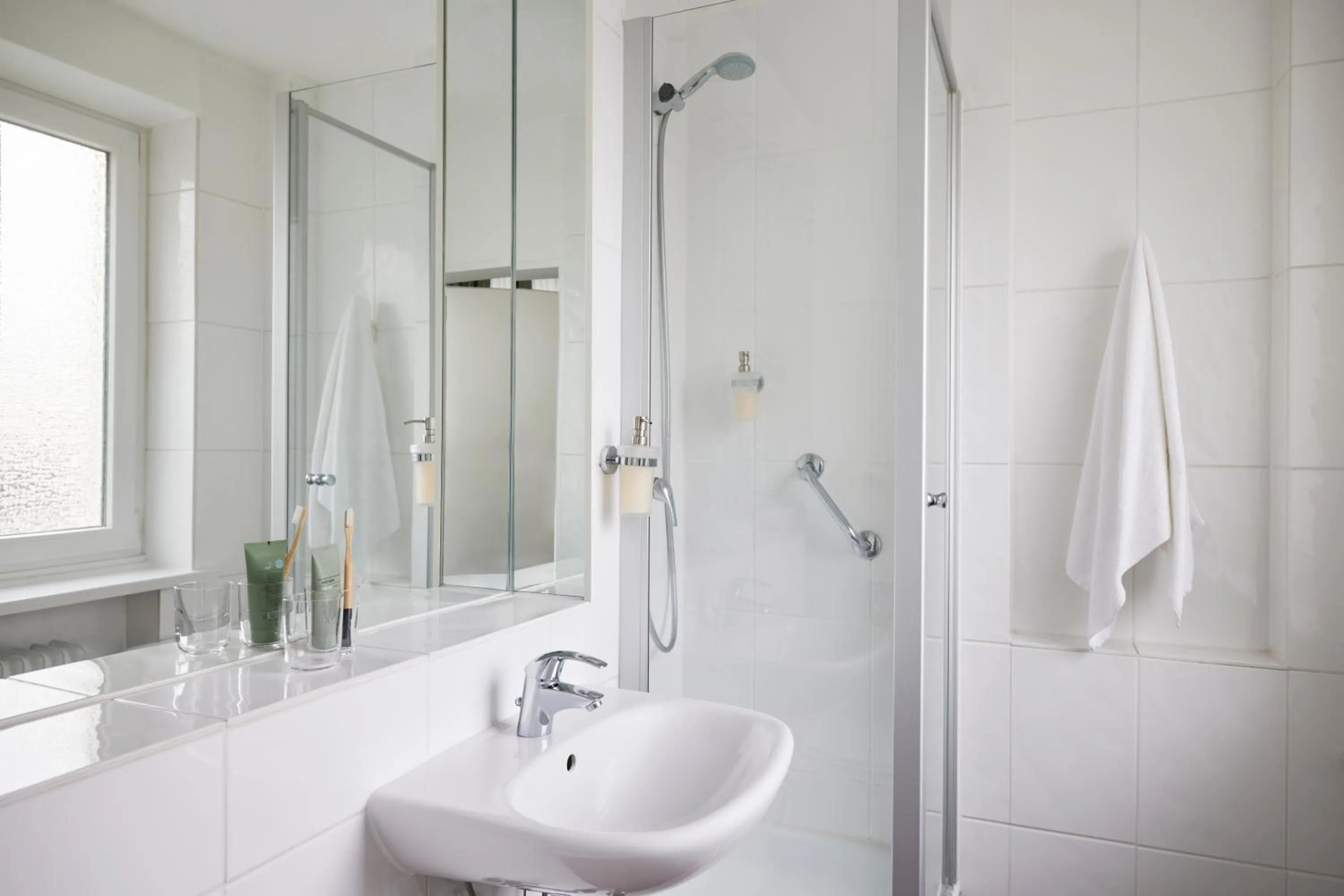 Shower in Best Western Raphael Hotel Altona