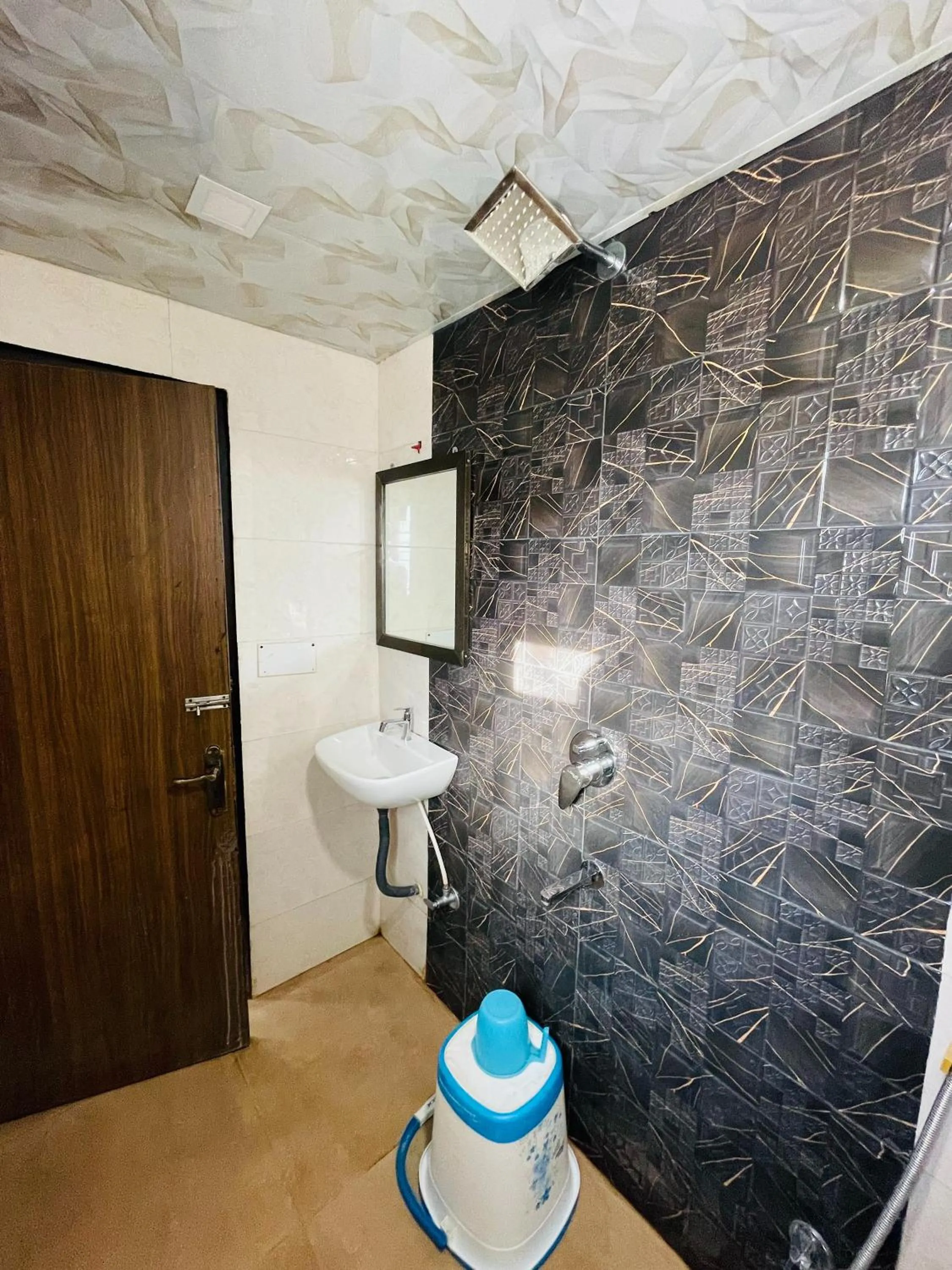 Bathroom in Hotel Neelkiran